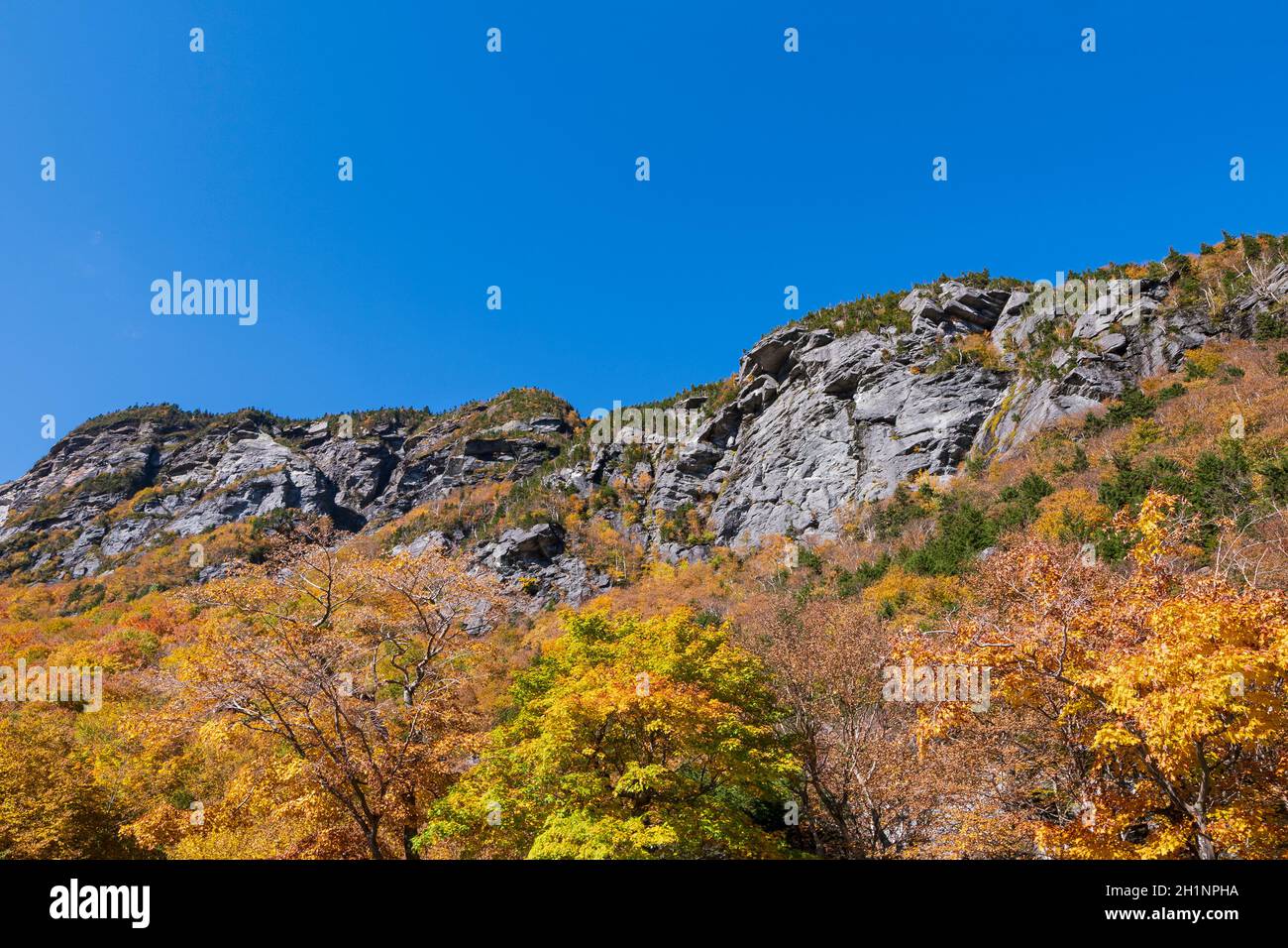 mountain peaks and vibrant foliage of woodlands at smugglers notch in vermont Stock Photo