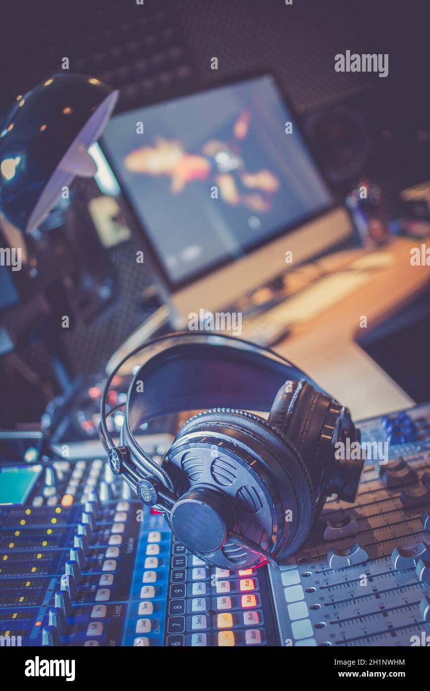 Mixing desk headphones hires stock photography and images Alamy
