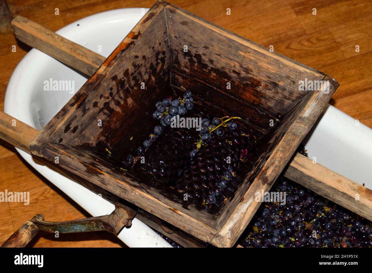 Manual mechanism for crushing grapes. Crush the grapes into juice and