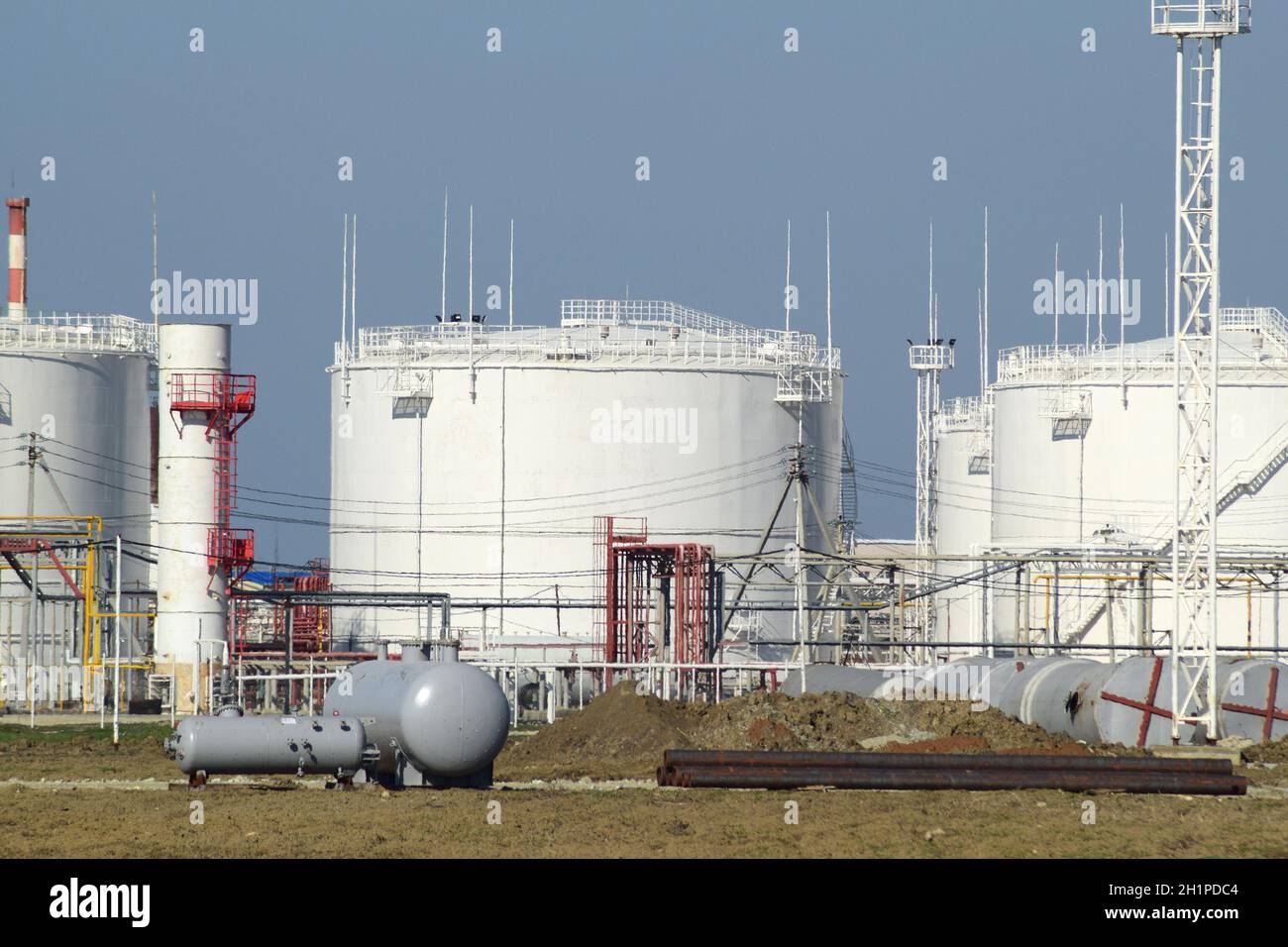 Petroleum equipment and tanks hires stock photography and images Alamy
