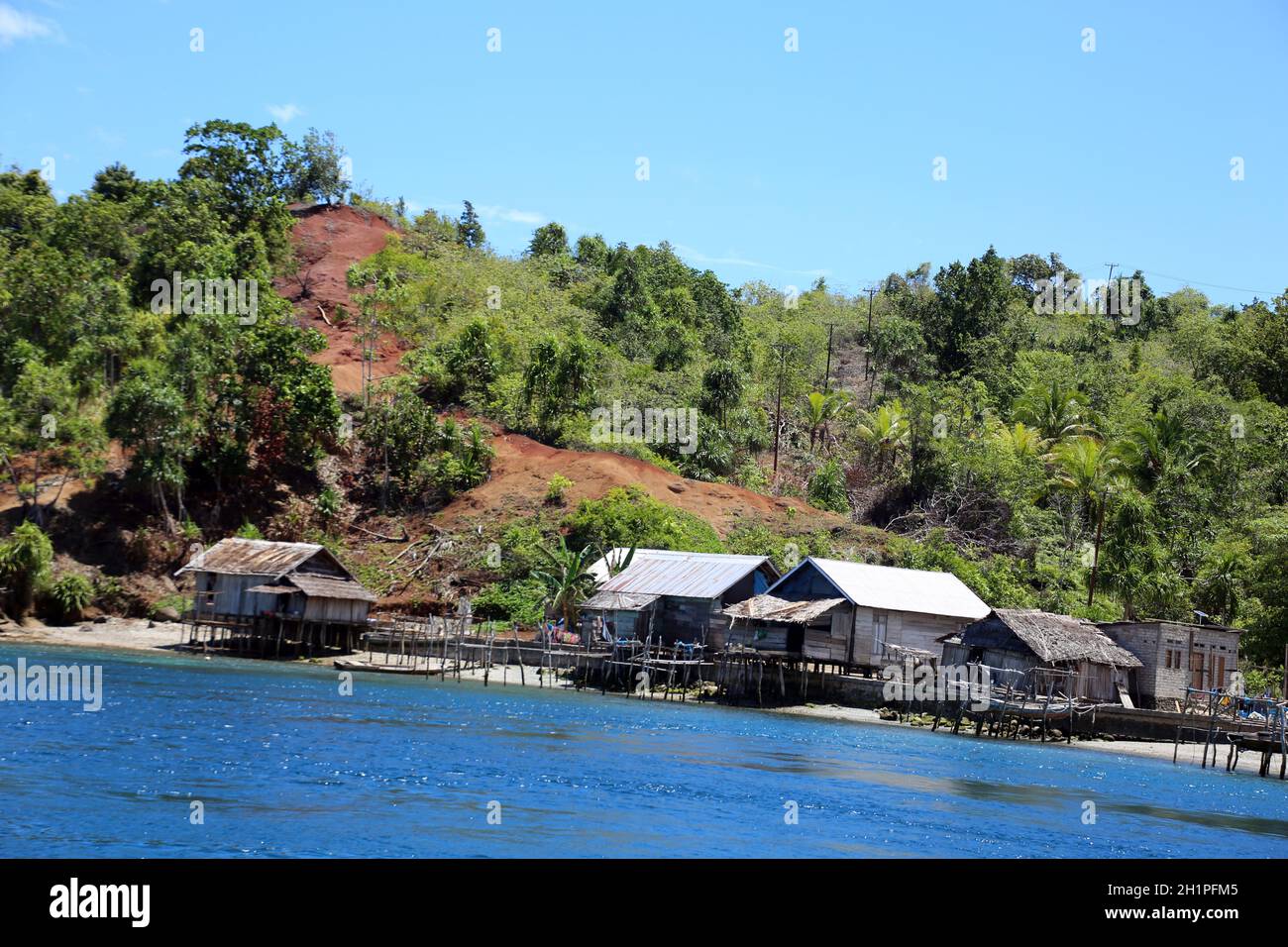 kleines, namenloses Fischerdorf auf der Insel Muari, Nordmolukken, Halmahera, Indonesien Stock Photo