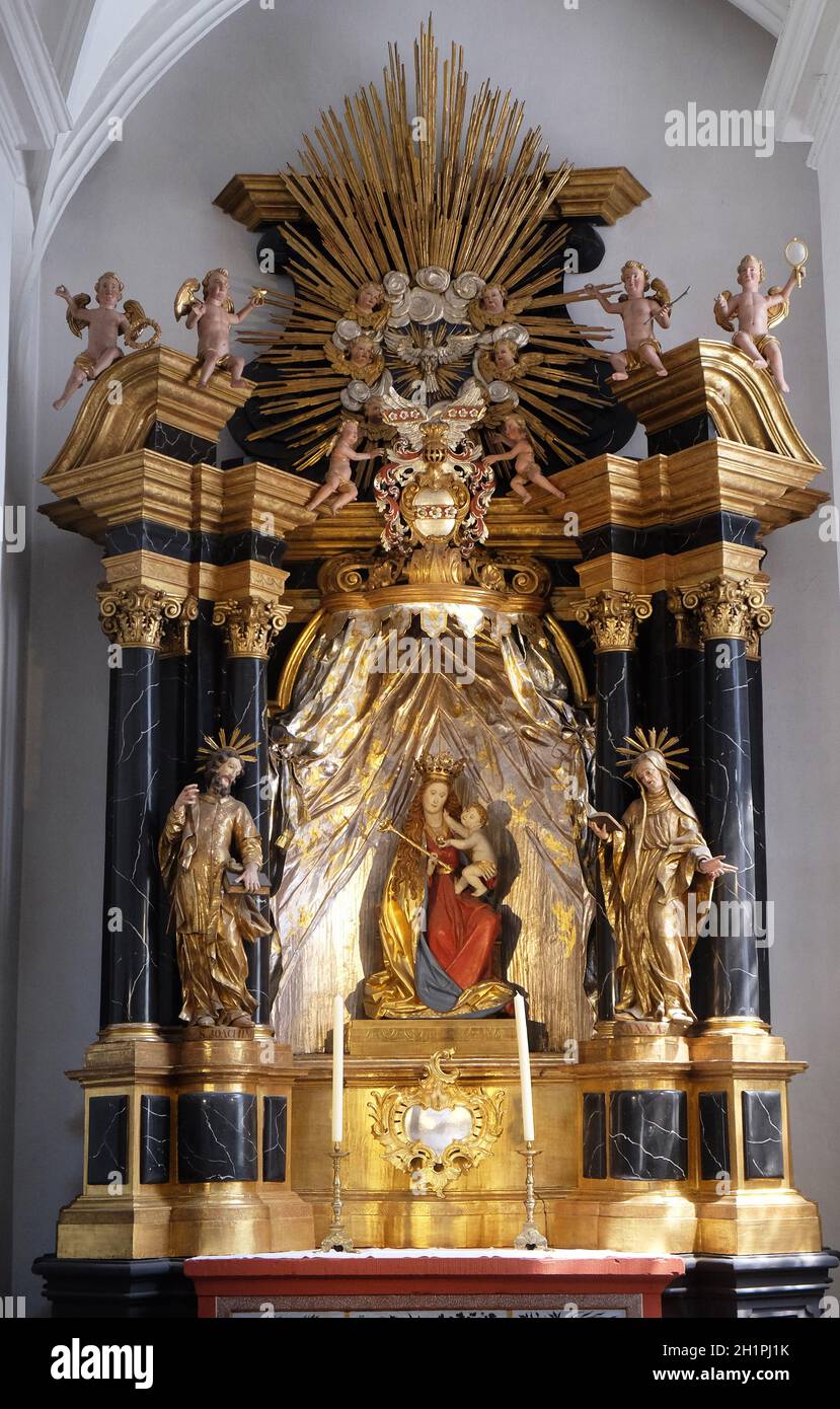 Child pray altar mary hi-res stock photography and images - Alamy