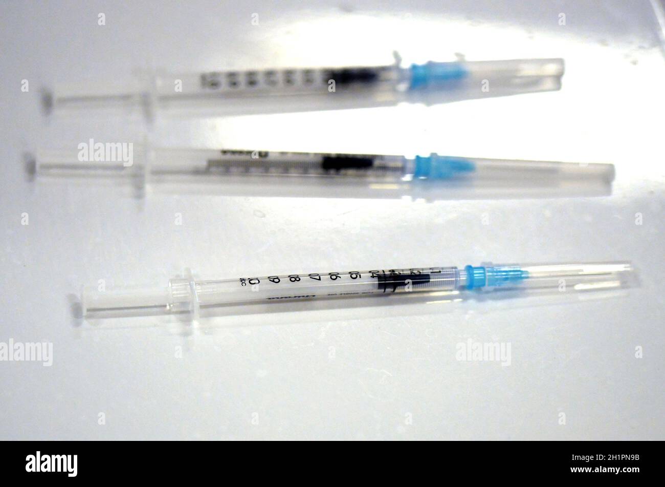 Corona Impfung in Österreich (Europa) - Covid Impfung mit dem Impfstoff Comirnaty von Biontech Pfizer - Corona vaccination in Austria (Europe) - Covid Stock Photo