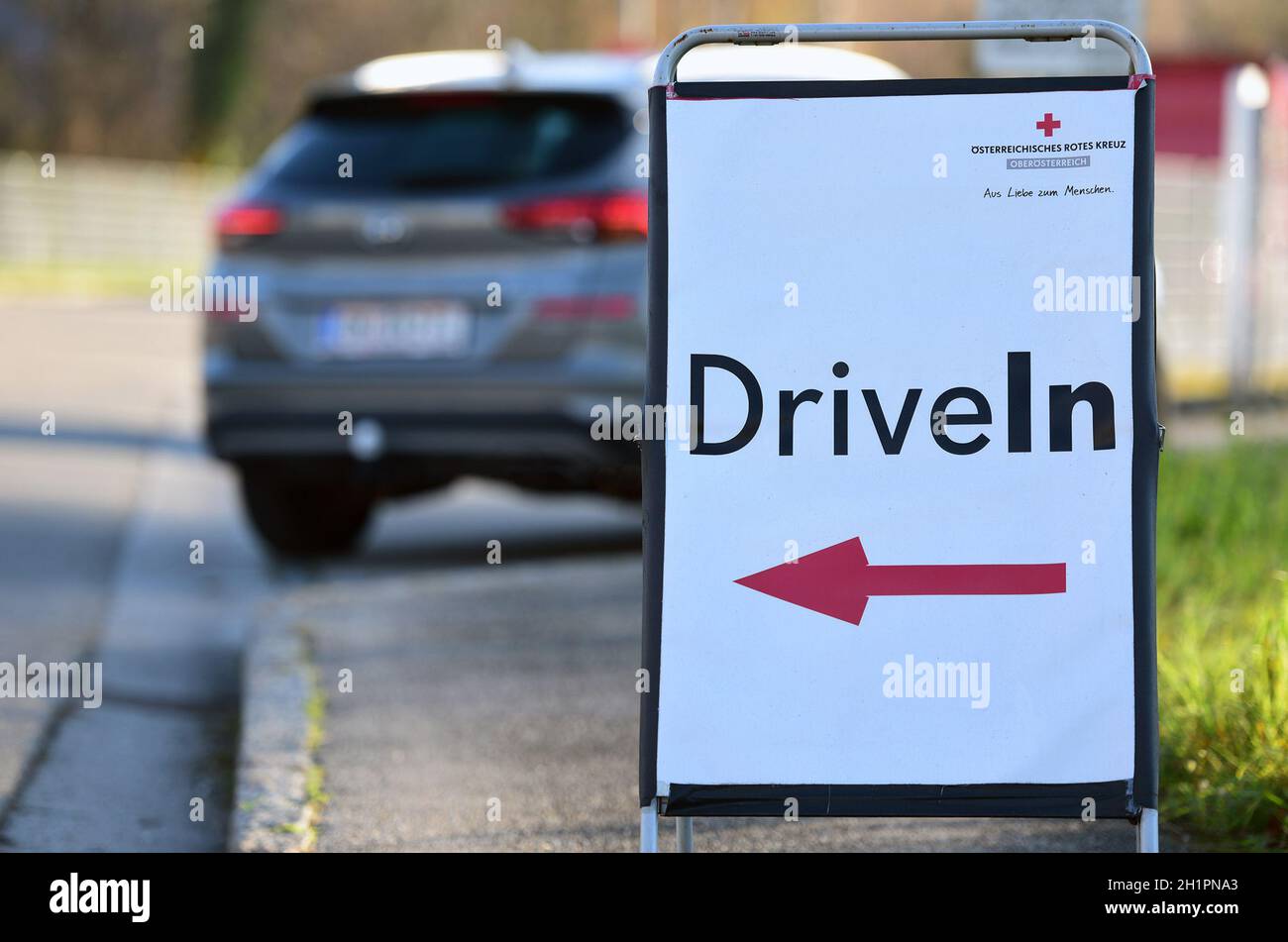 Corona Test Drive-In in Österreich (Europa) - Corona Test Drive-In in Austria (Europe) Stock Photo