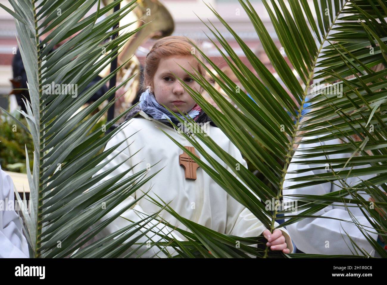 Palmweihe am Palmsonntag in Schörfling (Bezirk Vöcklabruck, Oberösterreich) - Alljährlich am Palmsonntag wird mit bunt geschmückten Palmbuschen an den Stock Photo