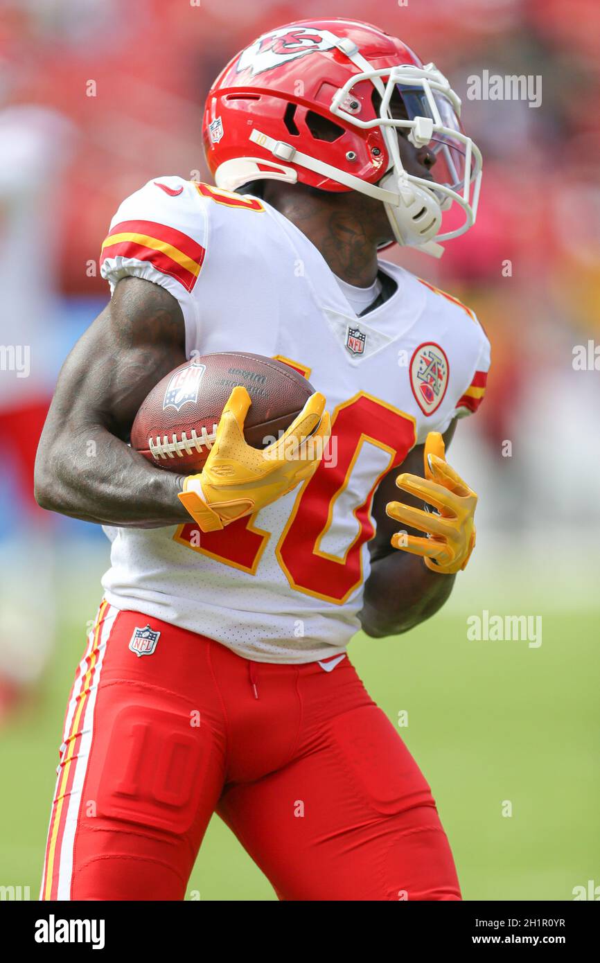 Sunday, October 17, 2021; Landover, MD, USA;  Kansas City Chiefs wide receiver Tyreek Hill (10) catches a ball at pregame warmups prior to an NFL game Stock Photo