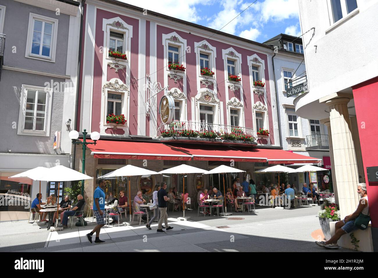 Das Fußgängerzone von Bad Ischl mit dem weltberühmten Cafe Zauner, Salzkammergut, Oberösterreich, Österreich, Europa - The pedestrian zone of Bad Isch Stock Photo