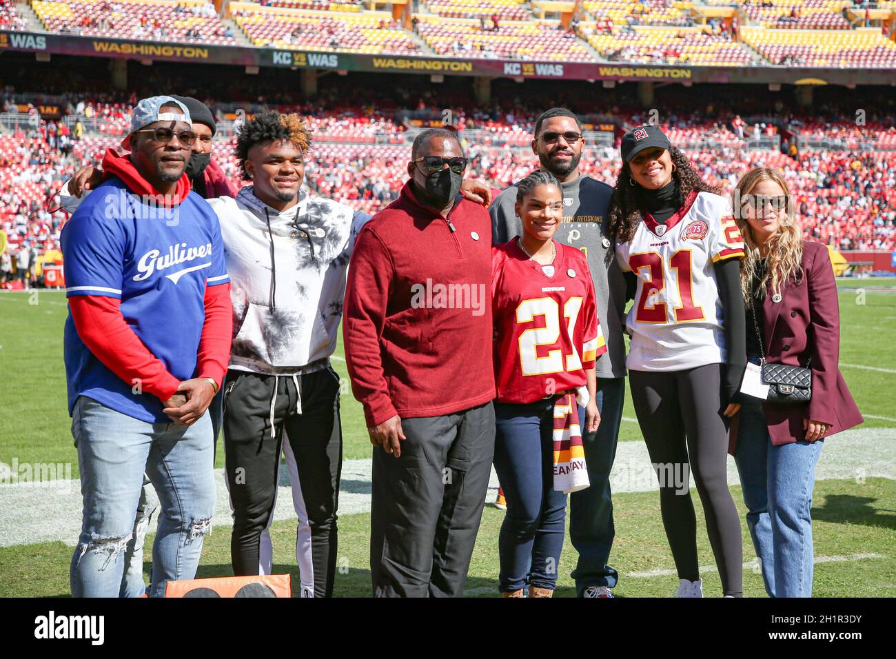 Sunday, October 17, 2021; Landover, MD, USA;  Members of former Washington Football Team player Sean Taylor pose for a photo during an NFL game agains Stock Photo