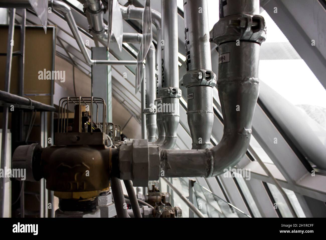 Two way flow hires stock photography and images Alamy