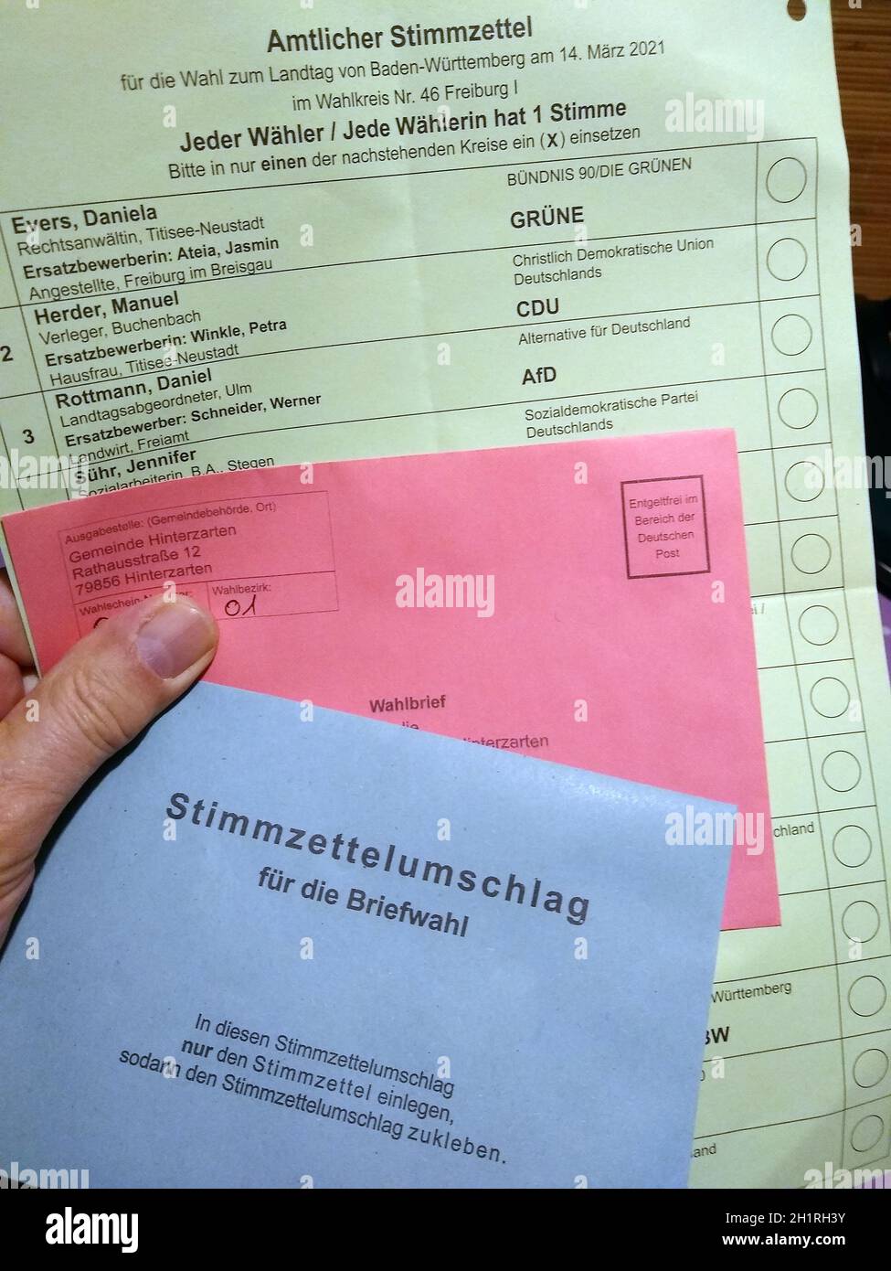 Stimmzettelumschlag, Wahlschein und Kandidatenliste für die Landtagswahl am 14.03.21    Themenbild - Landtagswahl in Baden-Württemberg 2021 Stock Photo