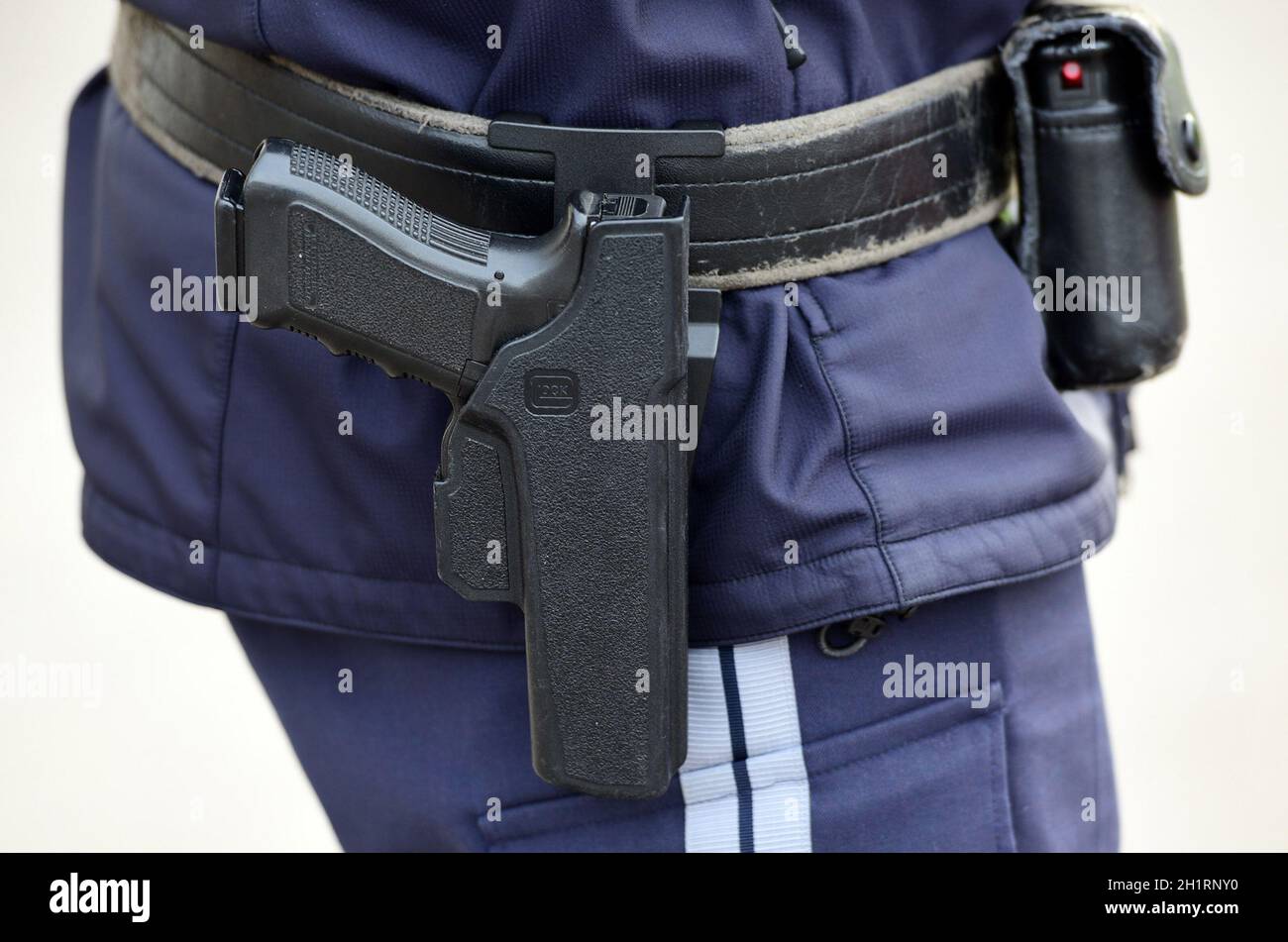 Detailaufnahme einer österreichischen Polizei-Pistole 'Glock', Österreich, Europa - Detail of an Austrian police pistol 'Glock', Austria, Europe Stock Photo