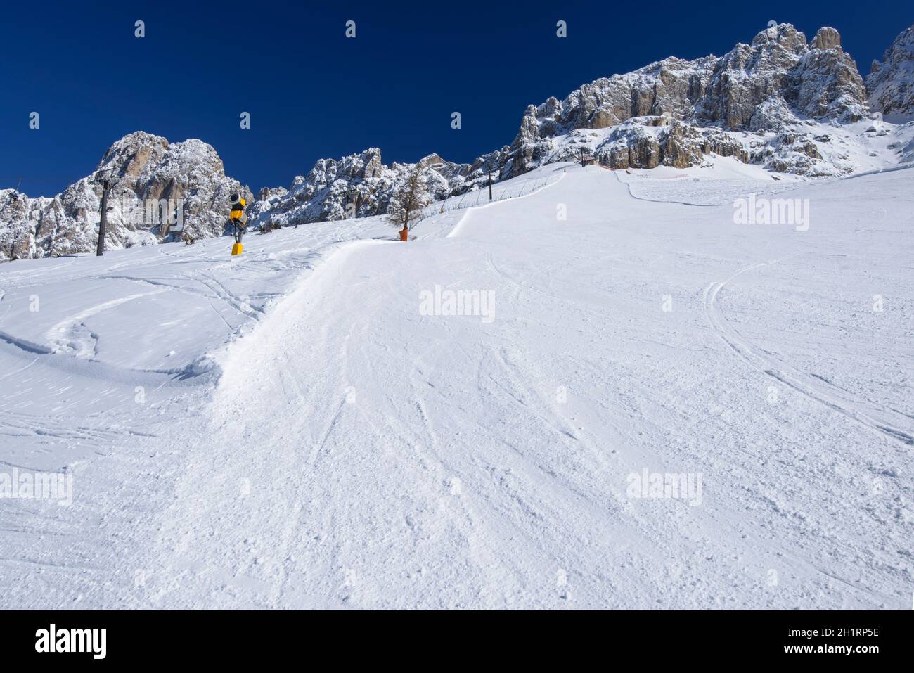 Steep ski run hi-res stock photography and images - Alamy