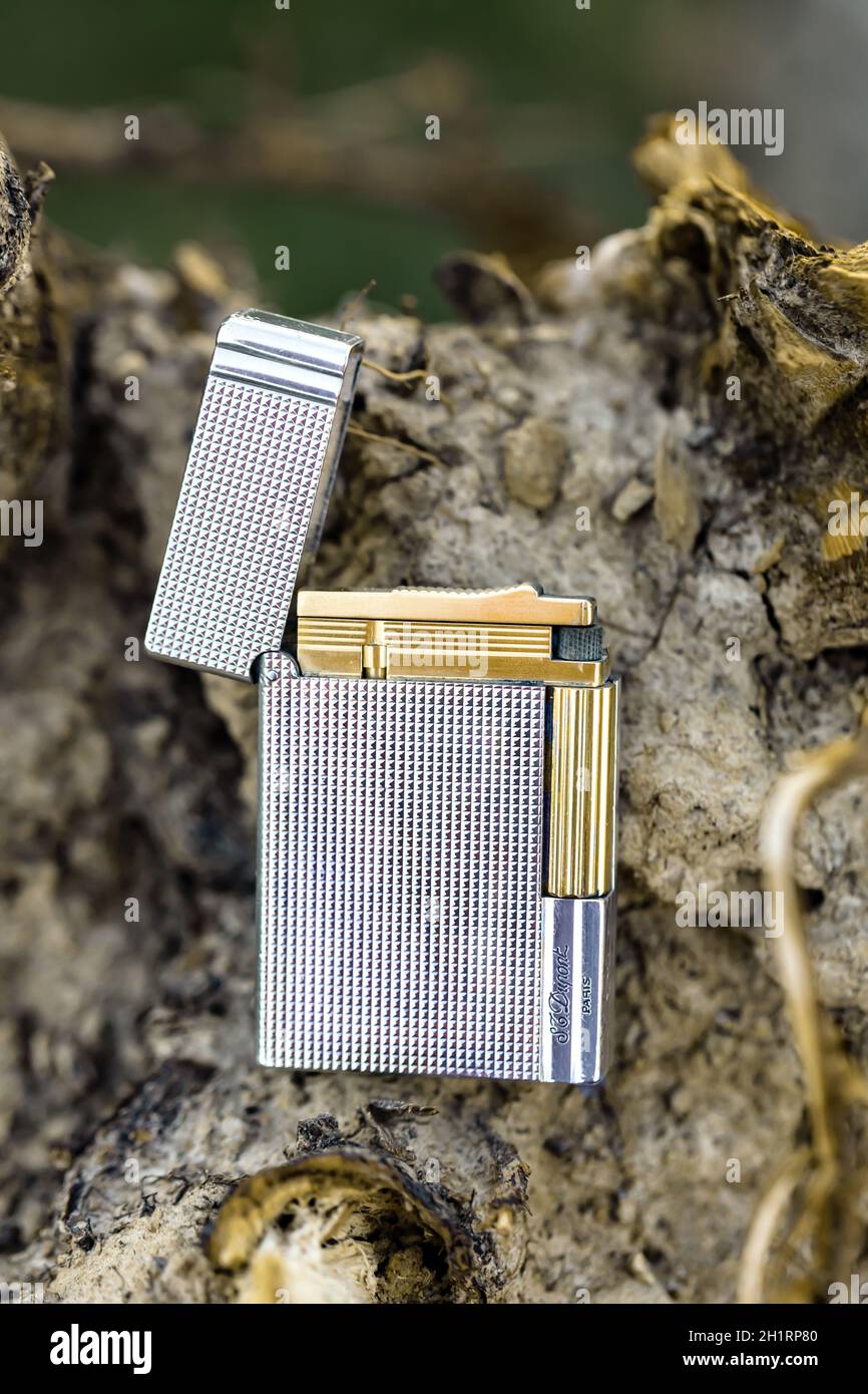 HUETTENBERG, GERMANY 20210301 Beautiful DUPONT Lighter. S.T. Dupont