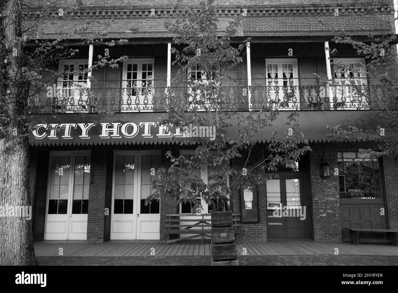 City Hotel (1856), Main Street, Columbia State Historic Park, Columbia, Tuolumne County, Sierra Nevada foothills, California, USA Stock Photo