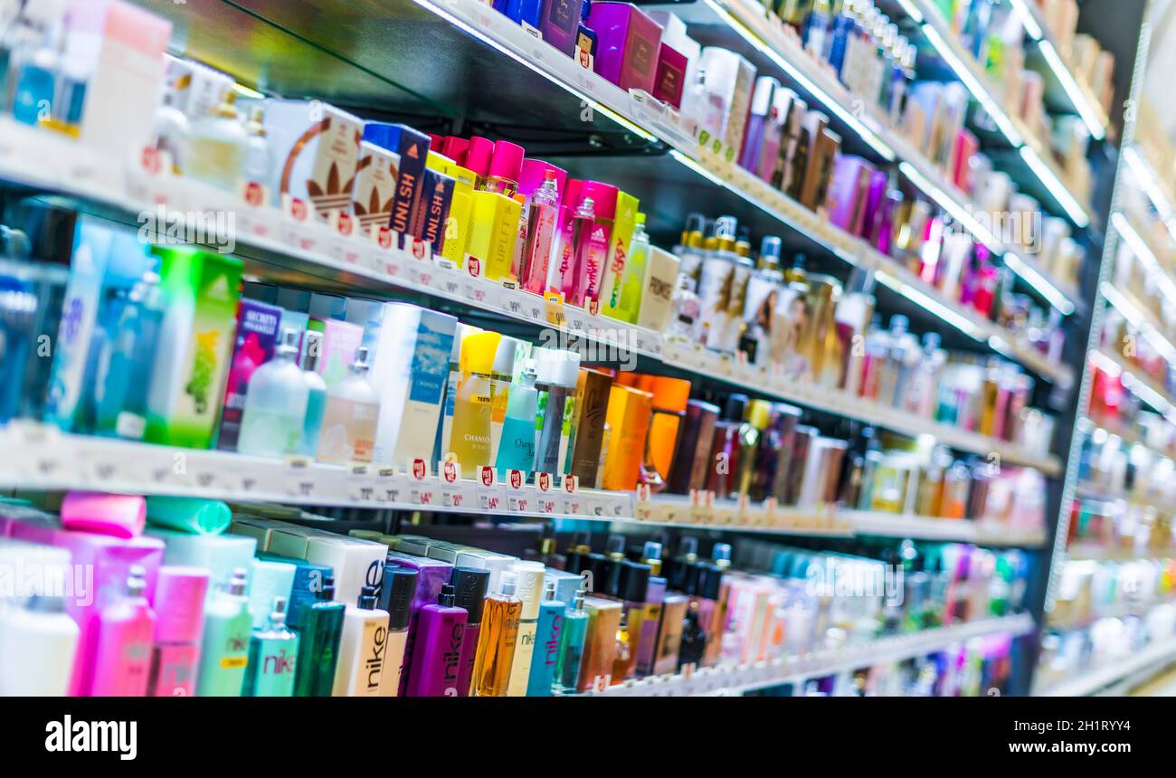 The perfume shop display hi-res stock photography and images - Page 14 -  Alamy