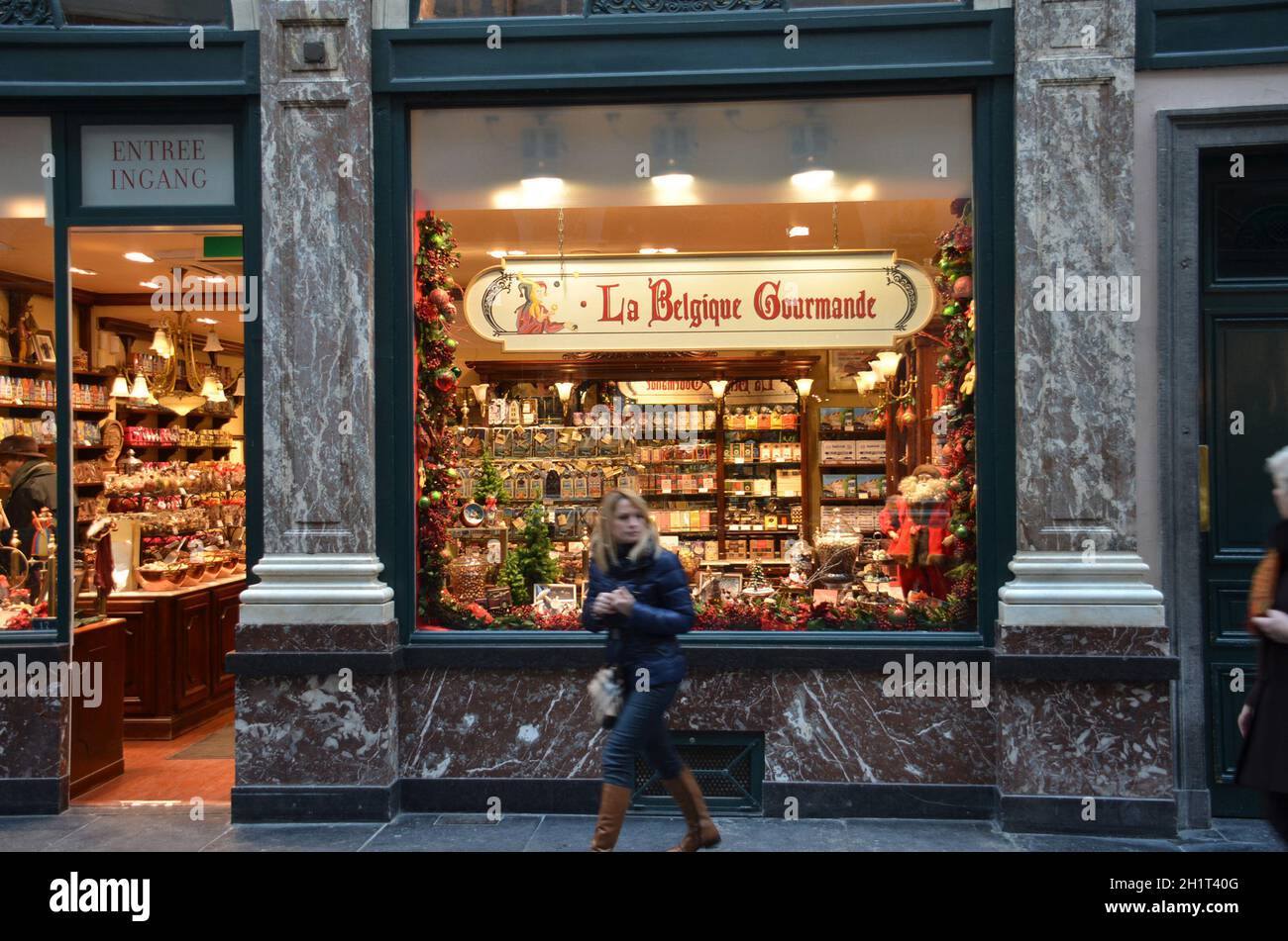 Ein Schokoladengeschäft im Zentrum von Brüssel Belgien - A chocolate shop in the center of Brussels Belgium Stock Photo