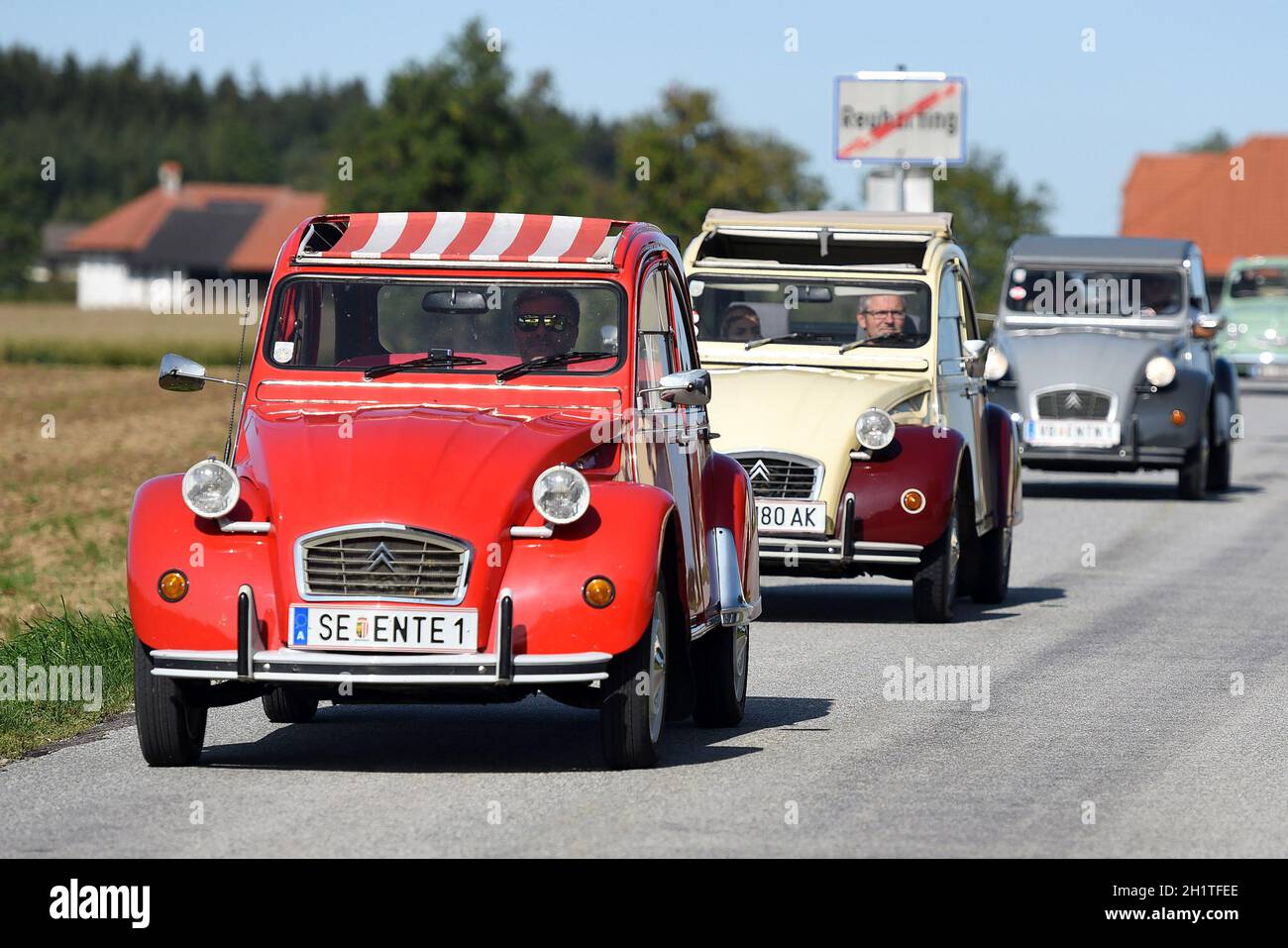 Car 2cv hi-res stock photography and images - Page 26 - Alamy