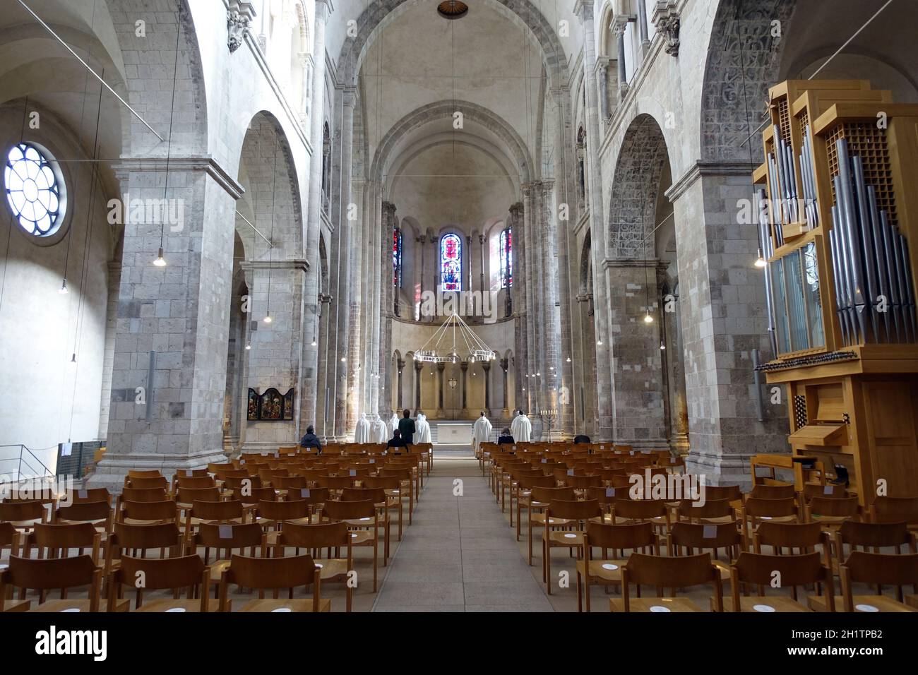 Gottesdienst in Gross St. Martin, romanische Basilika aus dem 12. Jahrhundert, Köln,  Nordrhein-Westfalen, Deutschland Stock Photo
