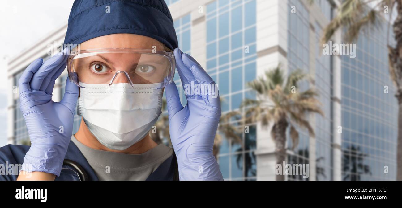 Nurse wearing scrubs hi-res stock photography and images - Alamy