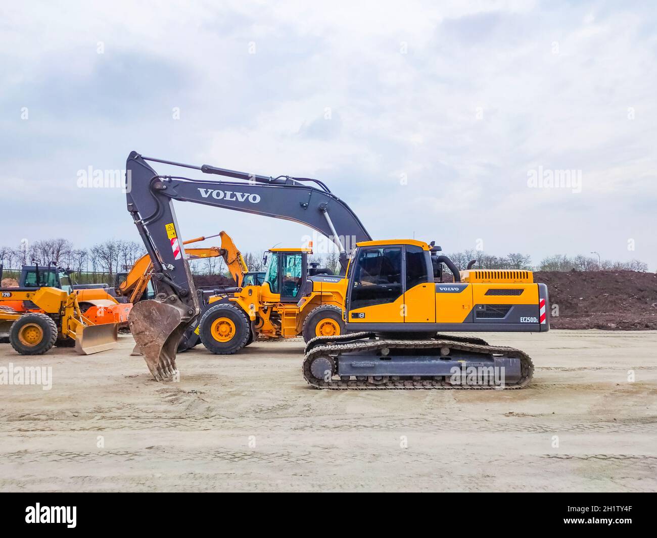 Kiyv, Ukraine - August 30, 2020: Modern hydraulic excavator or Volvo EC 250  DL on a field work site at Kiyv, Ukraine on August 30, 2020 Stock Photo -  Alamy