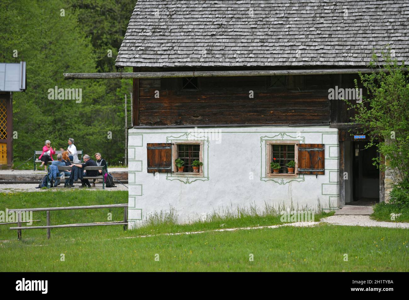 Freilichtmuseum mit alten Bauernhäusern und Gebäuden in Großgmain in Salzburg, Österreich, Europa - Open-air museum with old farmhouses and buildings Stock Photo