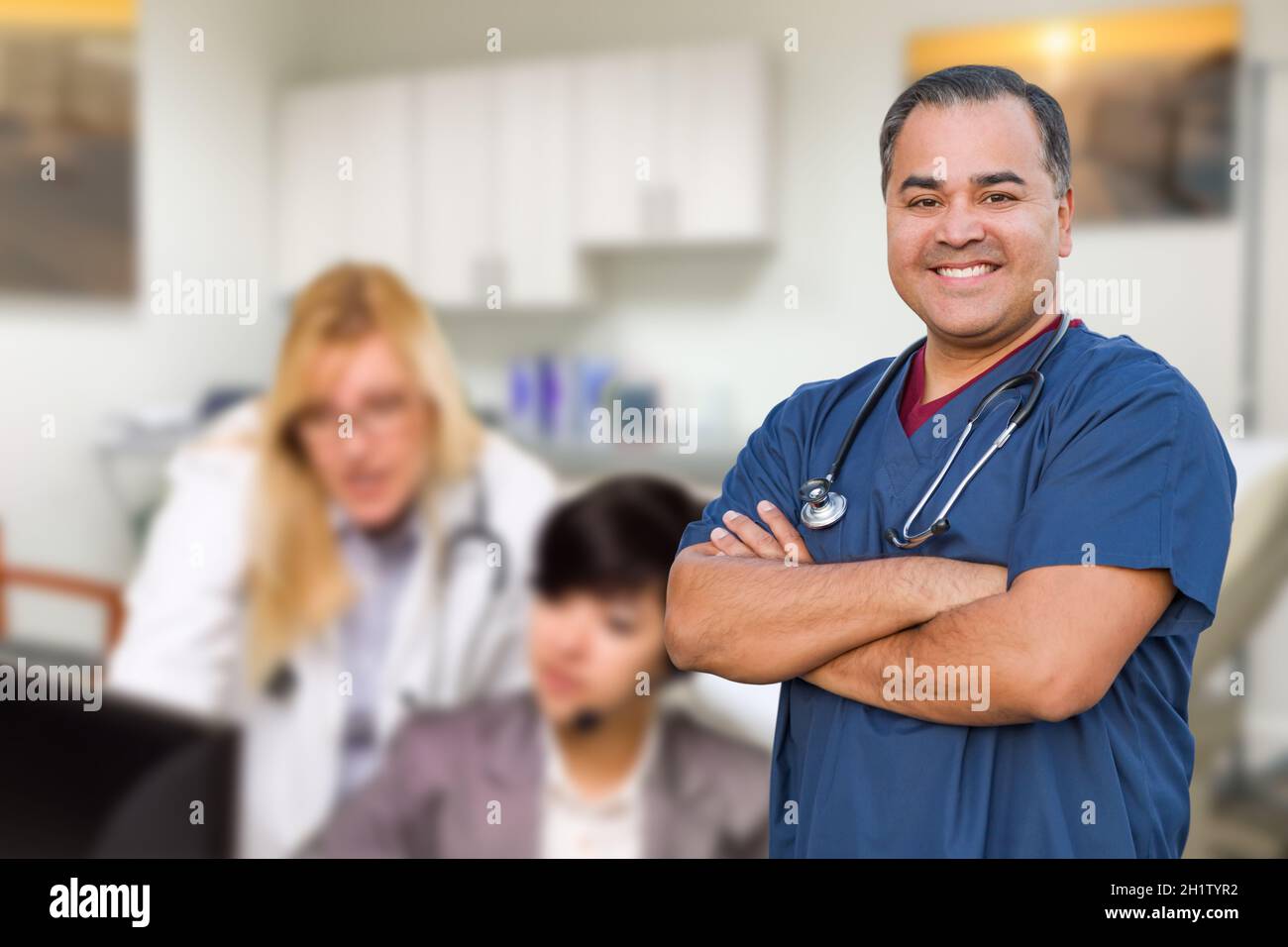 Young hispanic woman in lab hi-res stock photography and images - Alamy