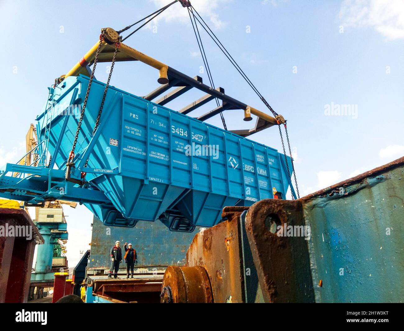 Crane lifting small boat hi-res stock photography and images - Alamy
