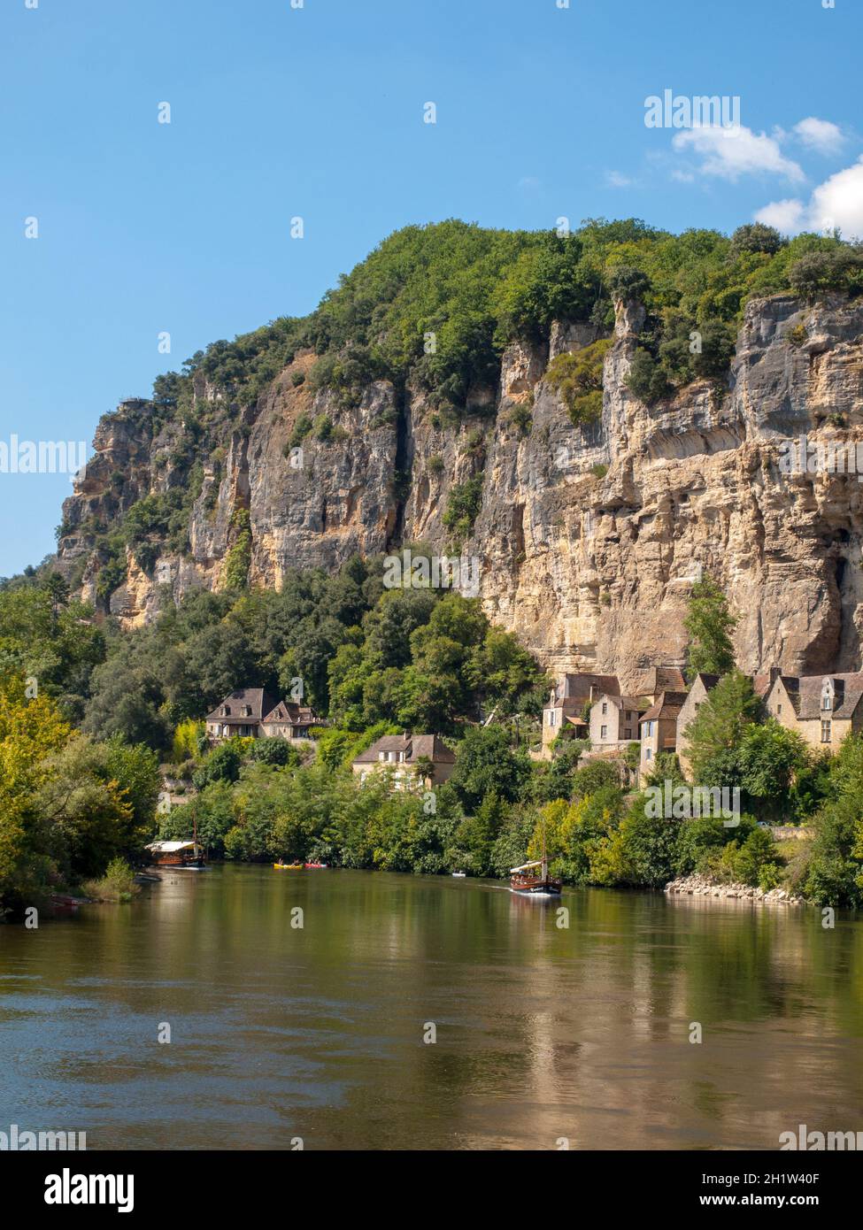 La Roque-Gageac, Dordogne, France - September 7, 2018: Canoeing and tourist boat, in French called gabare, on the river Dordogne at La Roque-Gageac an Stock Photo