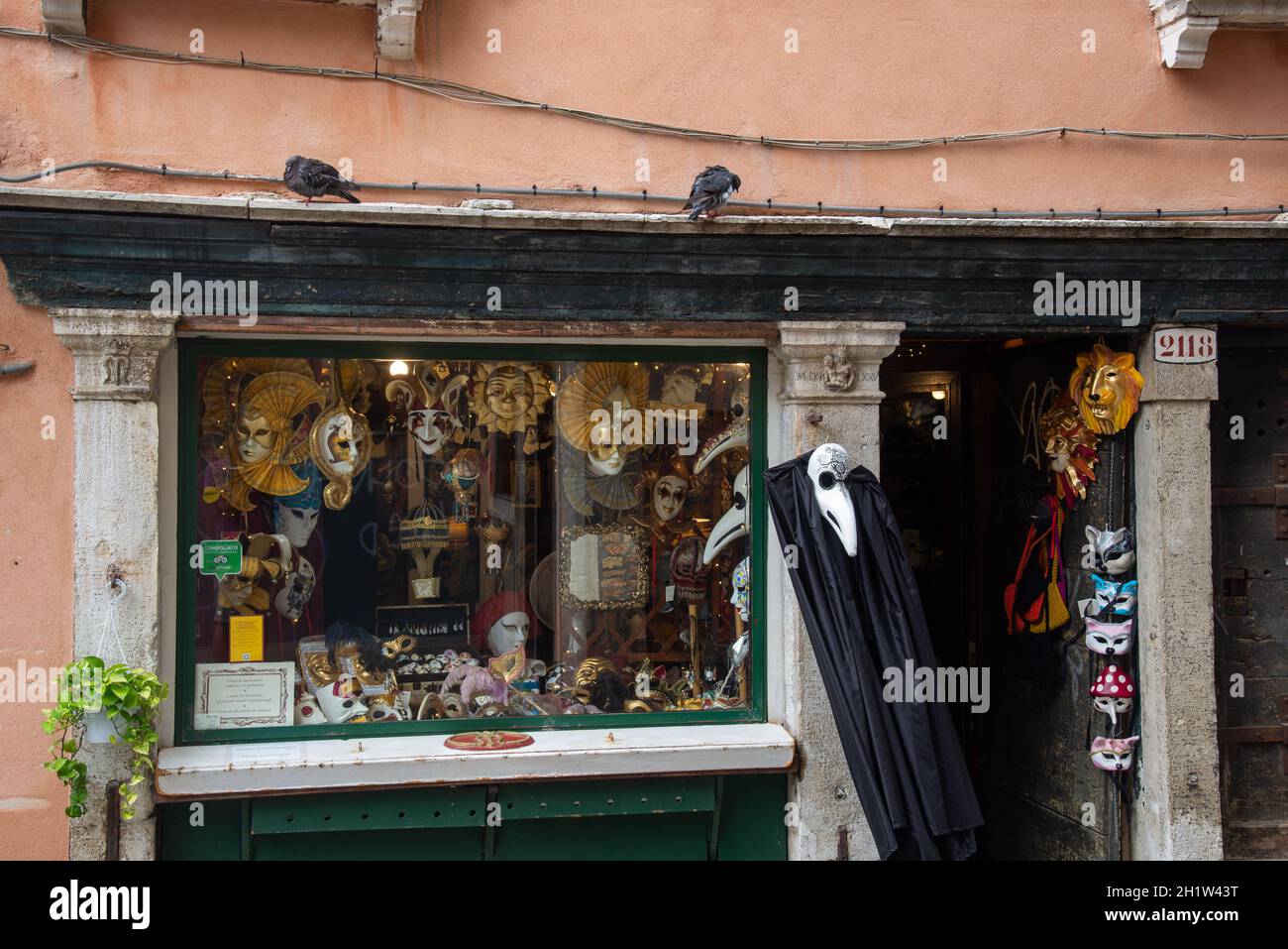 carnival masks shop in Venice, Italy Stock Photo Alamy
