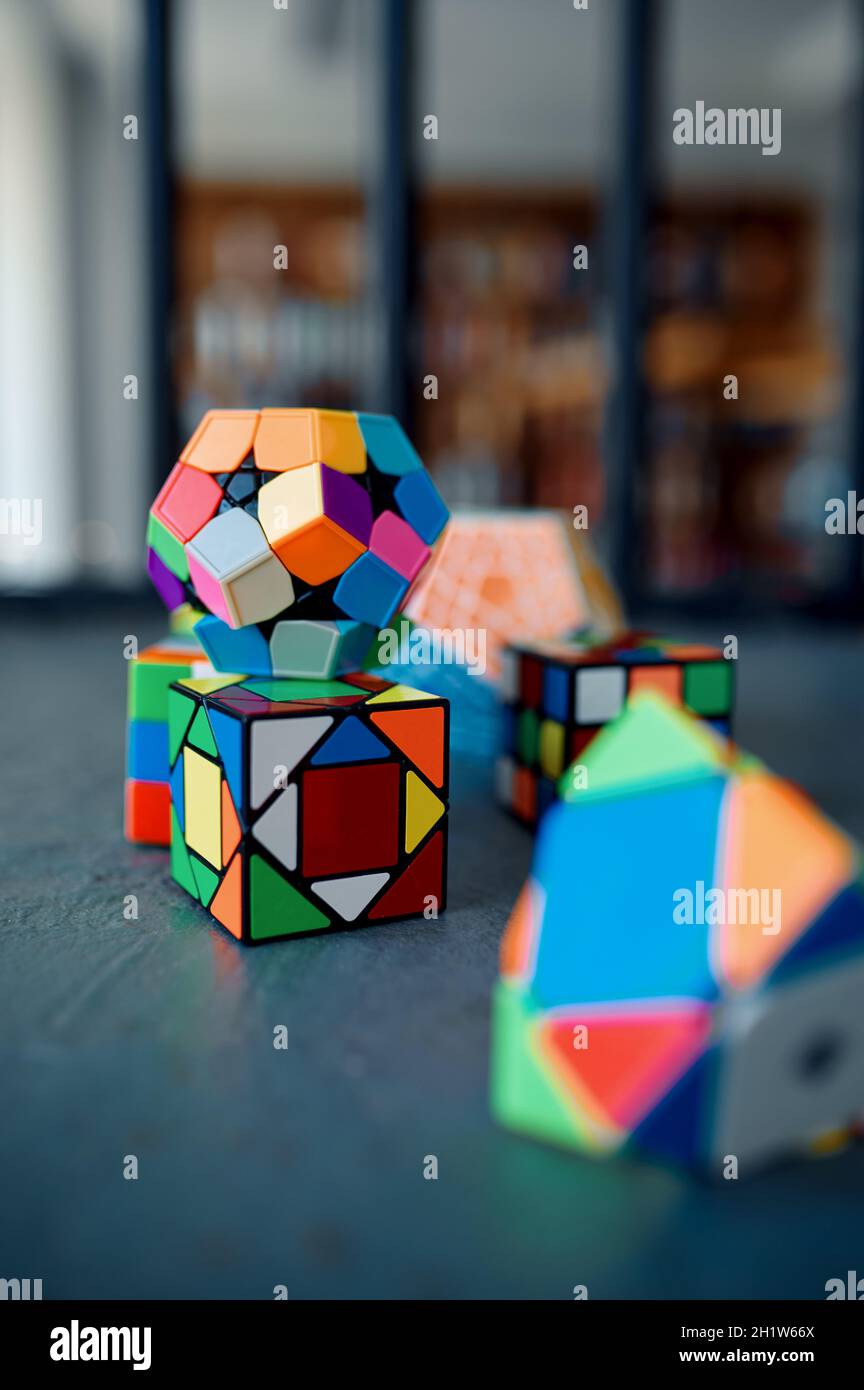 Shape puzzle geometric hi-res stock photography and images - Page 26 - Alamy