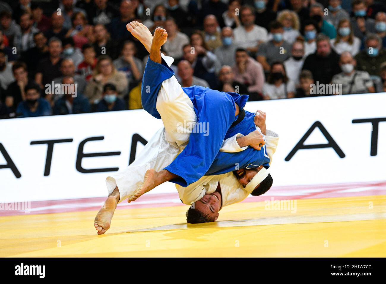 Men 66 kg, Walide KHYAR of France bronze medal throws Denis VIERU of