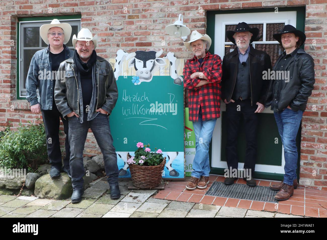 Lost teddy hi-res stock photography and images - Alamy