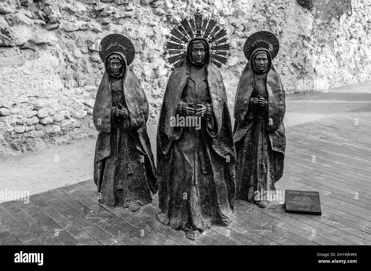 ELCHE, SPAIN - DECEMBER 29, 2018: Sculpture 'Las tres Marias' ('The three Marys'), an artistic ensemble cast in bronze, work of the artist Juan Jose Q Stock Photo