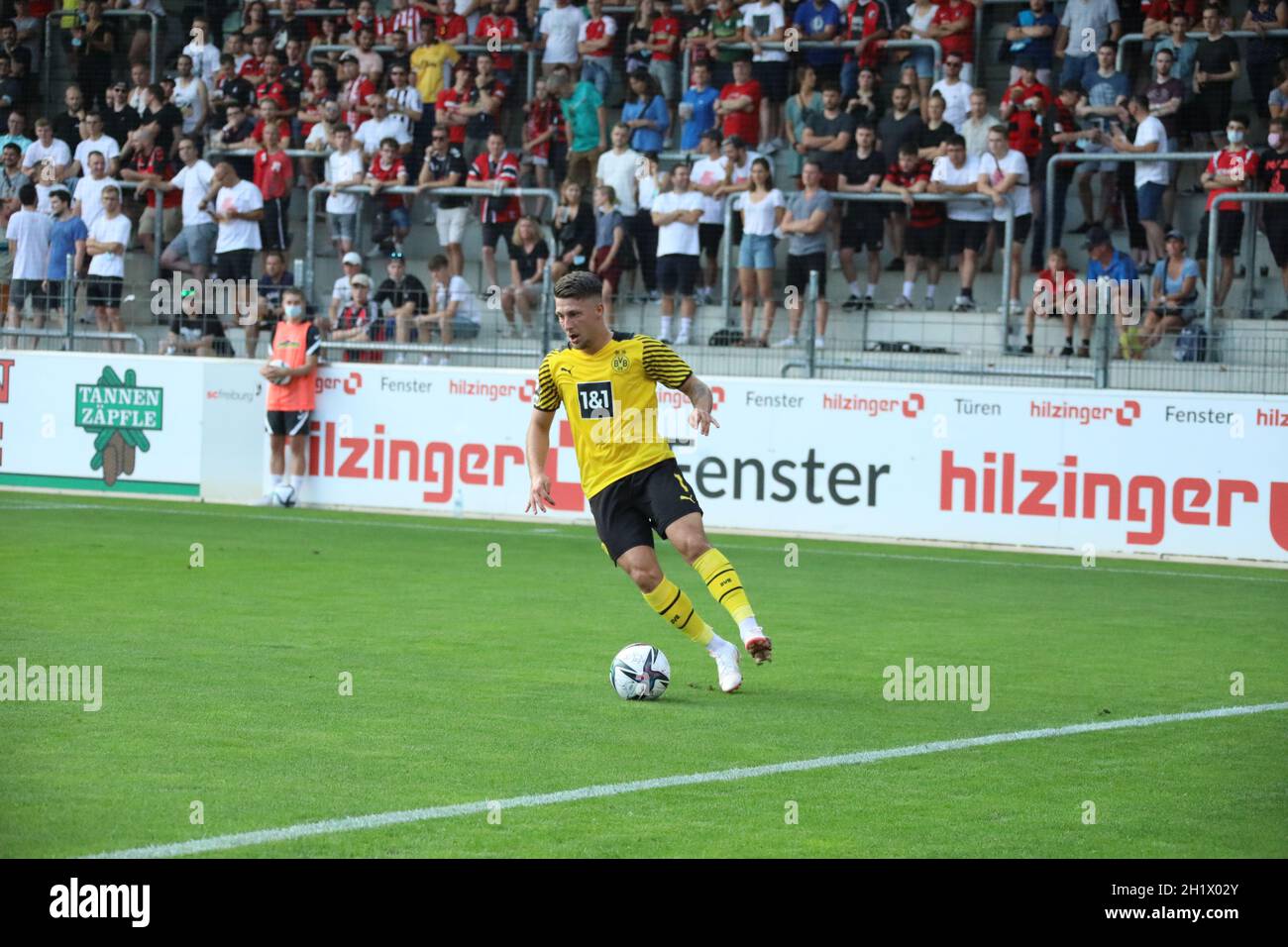 Pasalic Marco (BVB Borussia Dortmund II) mit Ball, 3. FBL: 21-22: 3. Sptg.  SC Freiburg II vs Borussia Dortmund II DFL REGULATIONS PROHIBIT ANY USE  Stock Photo - Alamy