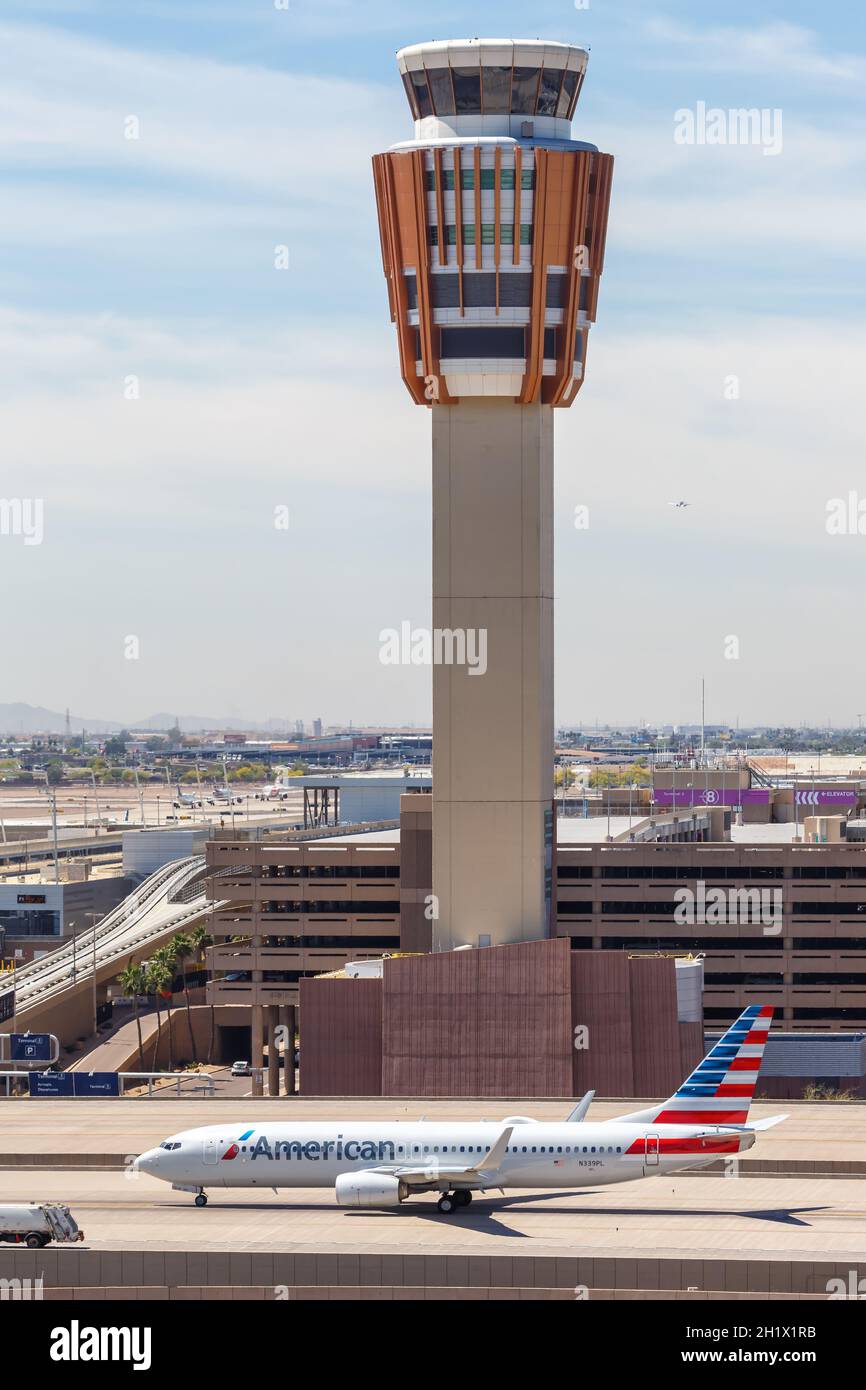 Phoenix, Arizona - April 8, 2019: American Airlines Boeing 737-800 airplane at Phoenix Sky Harbor airport (PHX) in the United States. Stock Photo