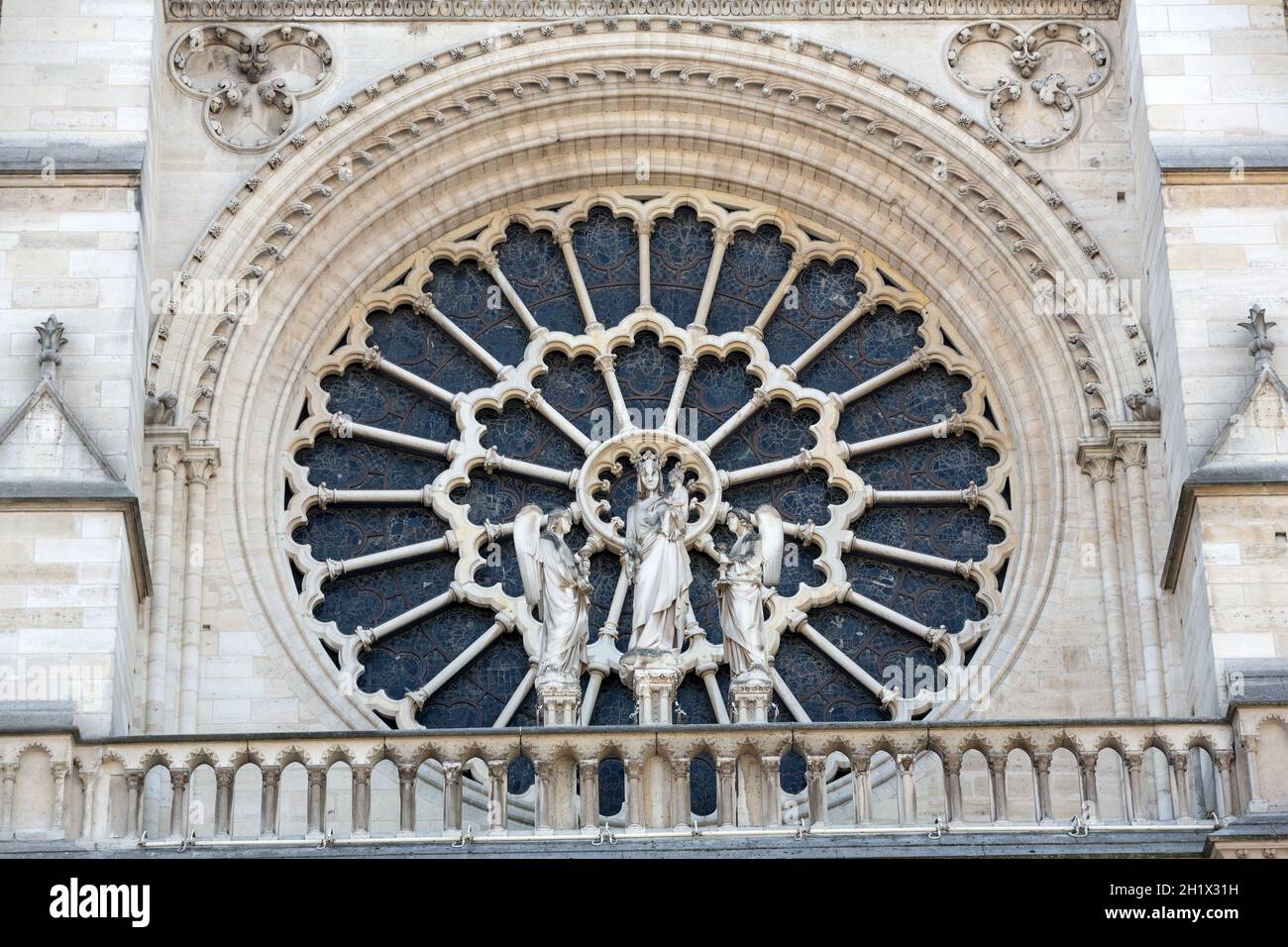 The West Rose Window of Notre Dame de Paris Stock Photo - Alamy