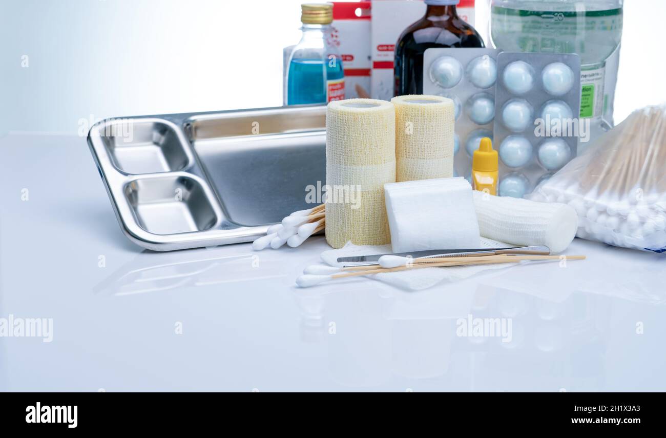 Wound care dressing set and stainless steel plate, forceps, cotton