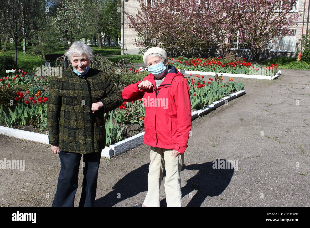 Two women wearing facial mask hi-res stock photography and images - Alamy