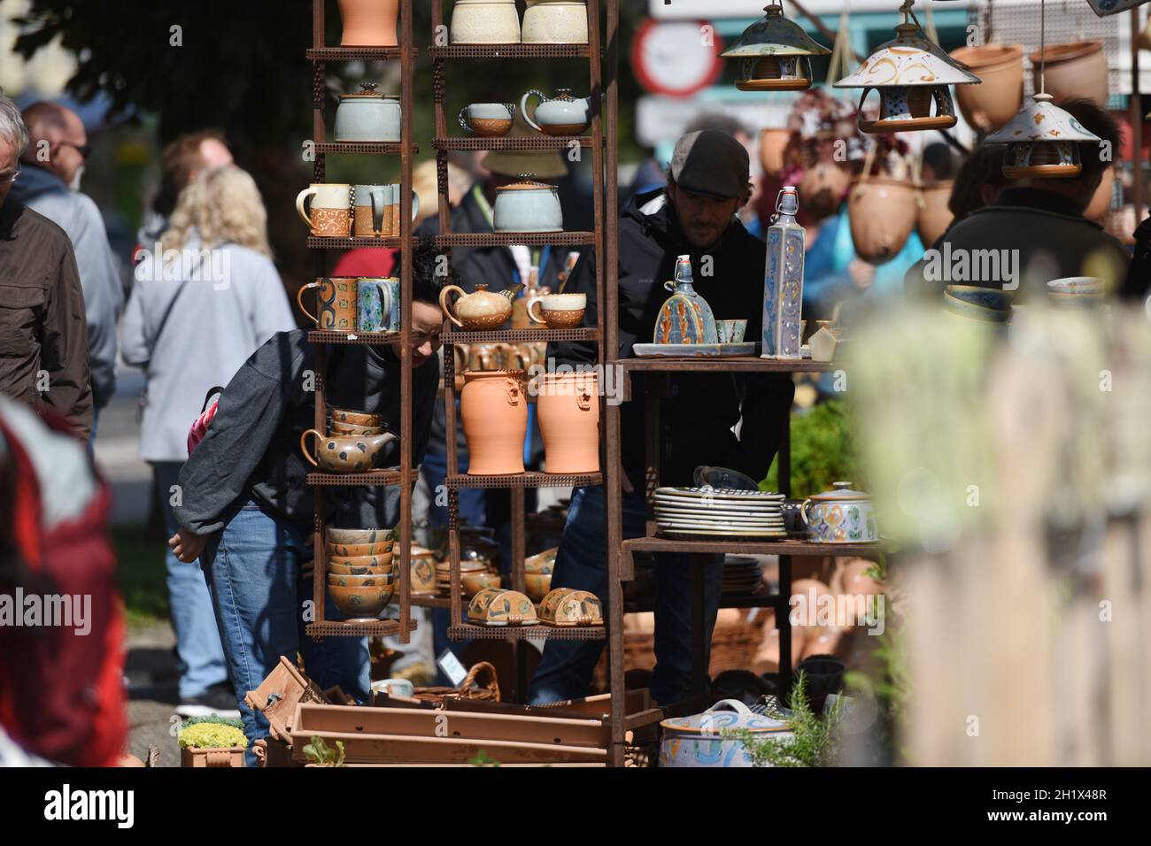 Der traditionelle Töpfermarkt in Gmunden, Salzkammergut, Oberösterreich, Österreich, Europa -  The pottery market in Gmunden, Upper Austria, Austria, Stock Photo