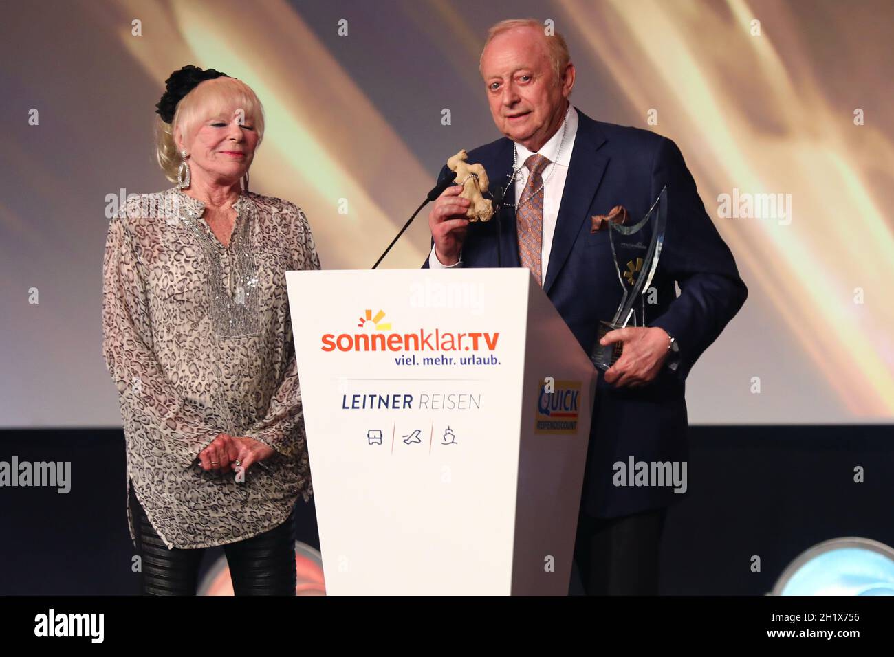 Elke Sommer, Alfons Schuhbeck, Die Goldene Sonne 2021 von Sonnenklar.tv