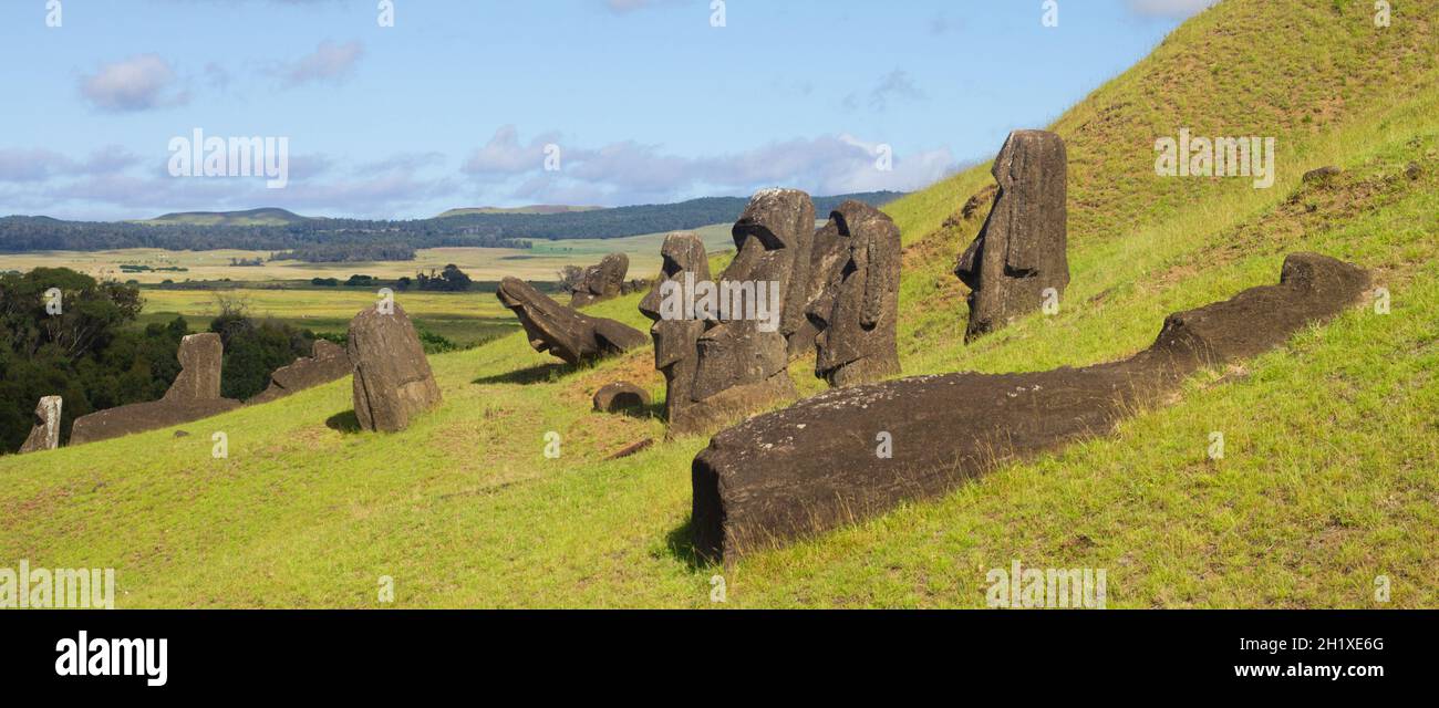 Easter island rano raraku maori statues hi-res stock photography and ...