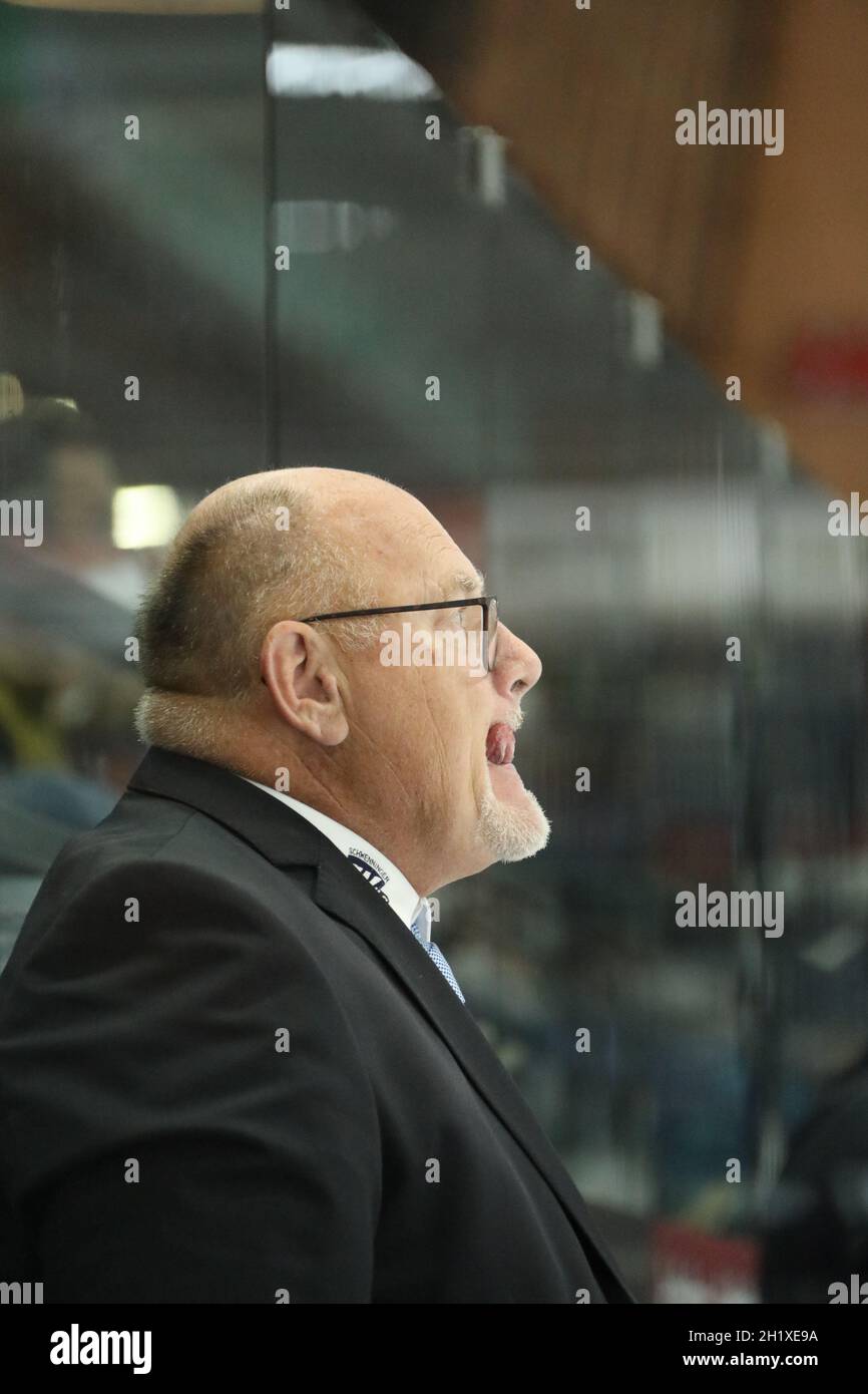 Zunge beissen hires stock photography and images Alamy