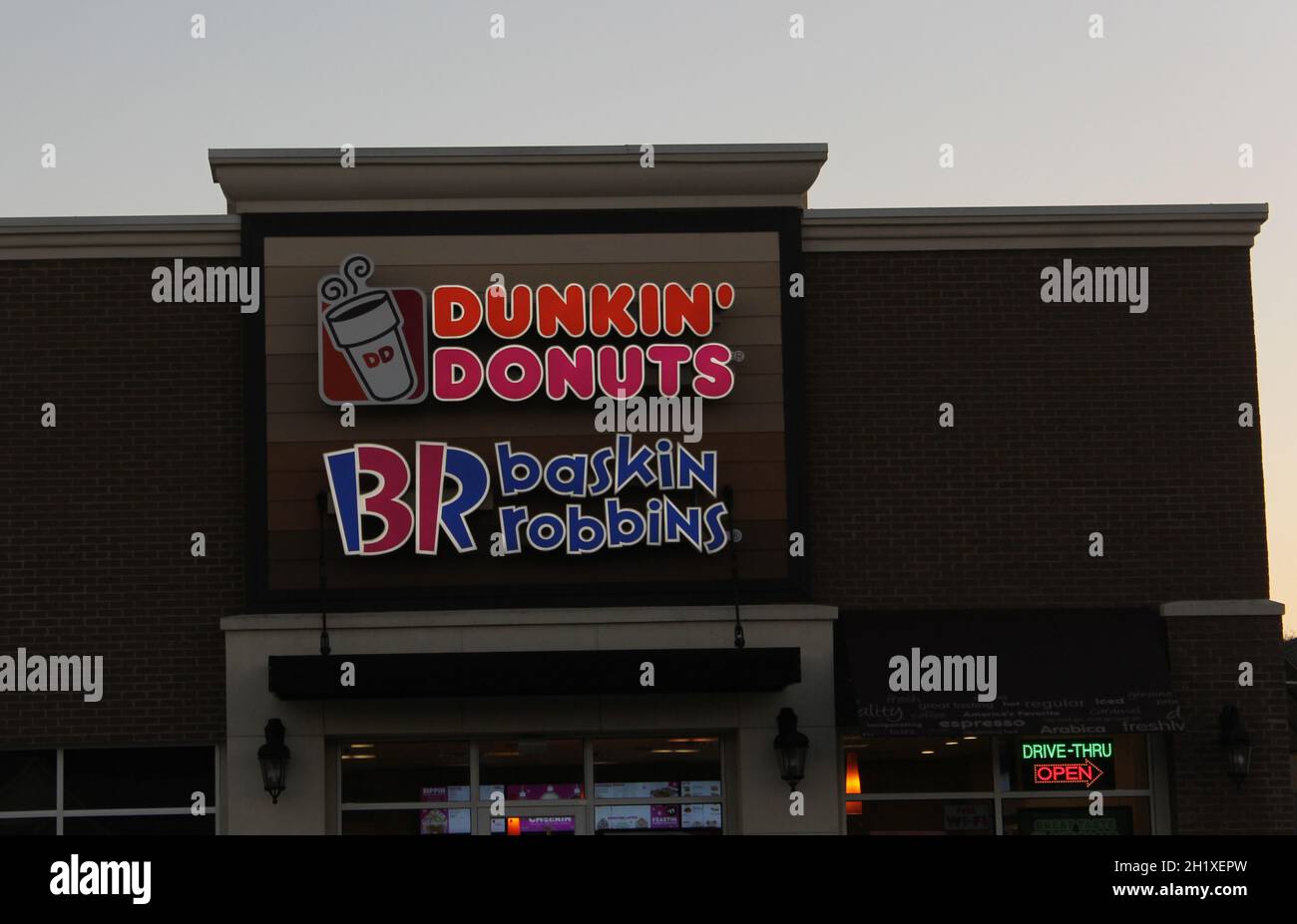 Tyler, TX - November 23, 2019: Dunkin Donuts and Baskin Robbins Combination Restaurant Located on SSW Loop 323 Stock Photo