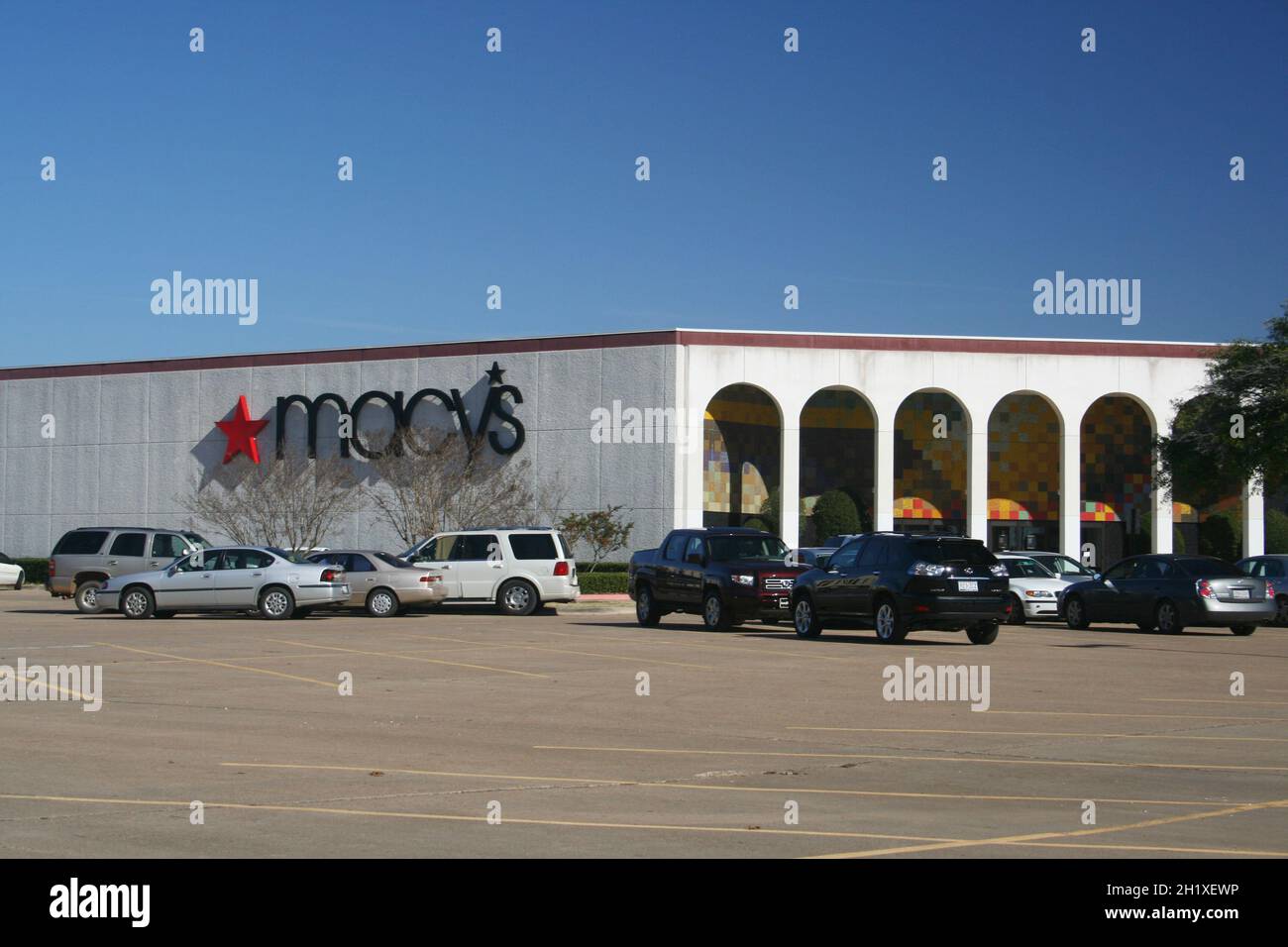 Tyler, TX Macy's store with cars in parking lot before store was shut