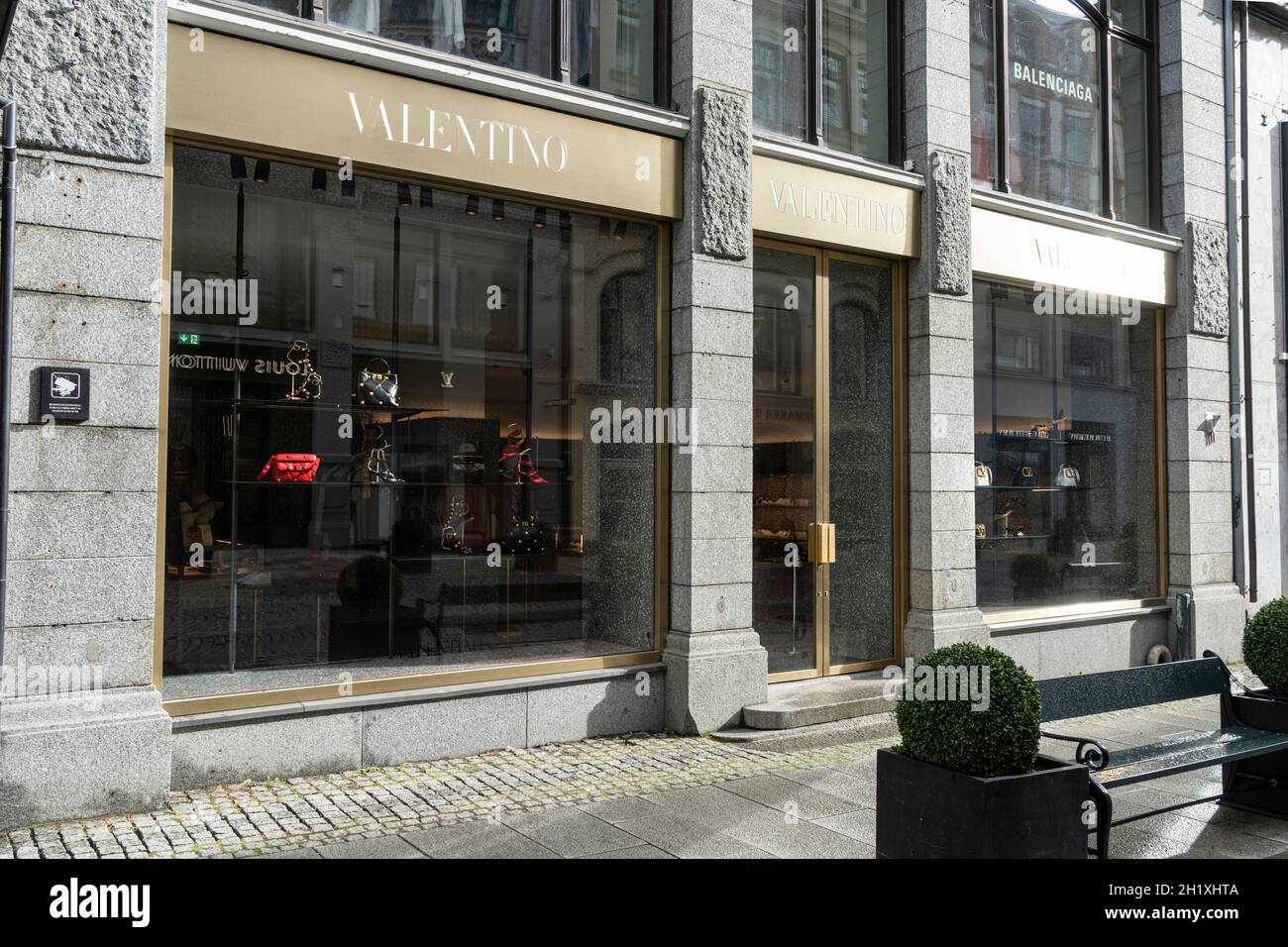 Valentino store business retail design hi-res stock photography and images Alamy