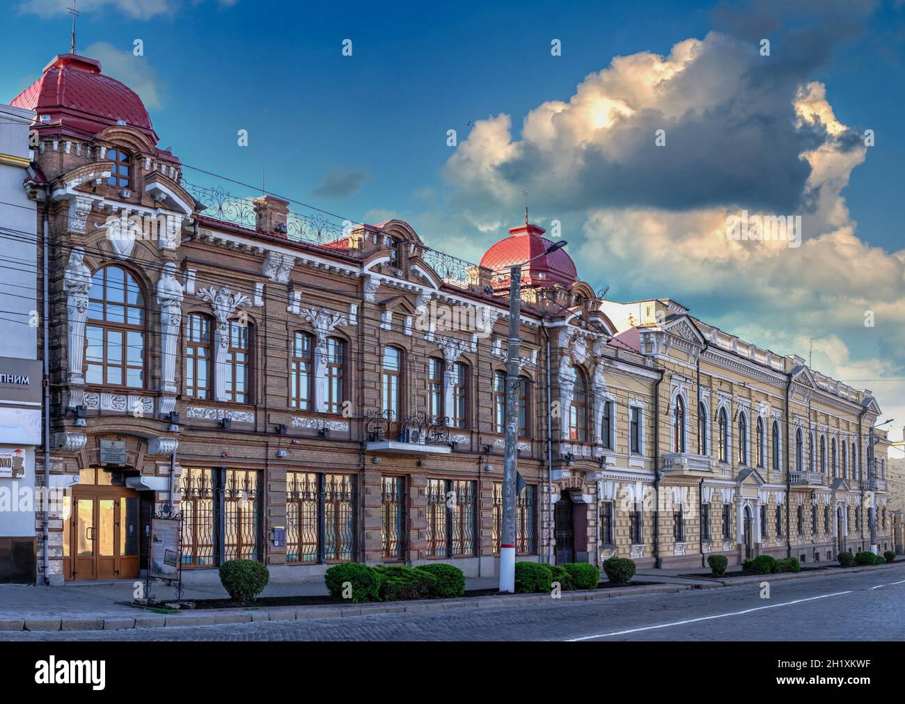 05.09.2021. Kropyvnytskyi, Ukraine. Streets and historical building of Kropyvnytskyi, Ukraine, on a sunny spring morning Stock Photo