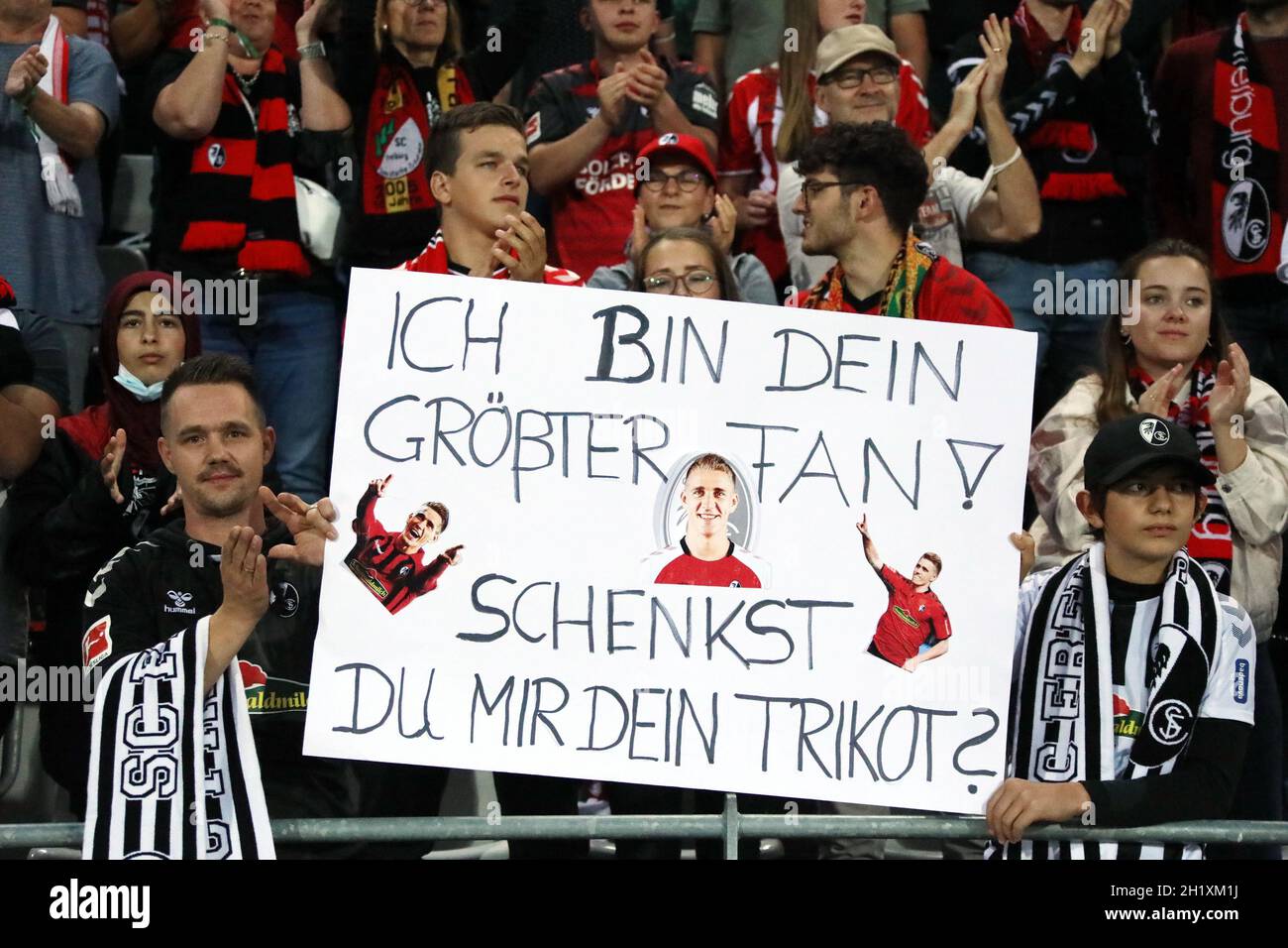 Ich bin dein größter Fan, schenkst du mir dein Trikot?, steht auf einem