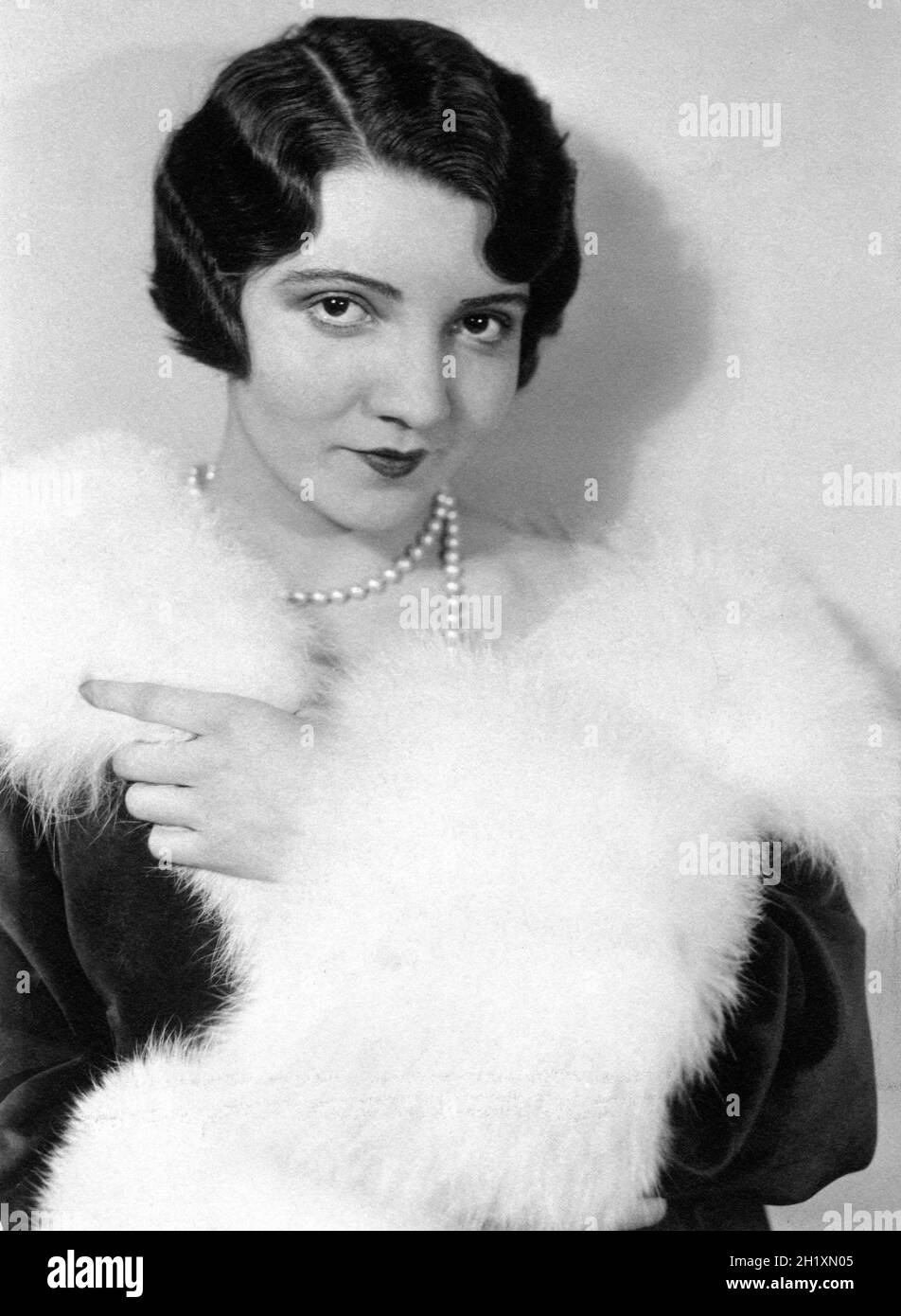 CLAUDETTE COLBERT 1926 early Portrait taken in New York by RUSSELL BALL