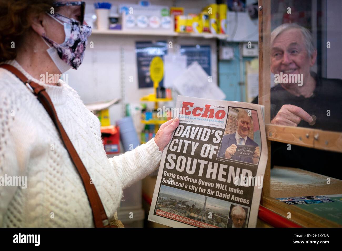 Newsagent Len Quinn sells a copy of the Southend Echo at his shop in  Southend-on-Sea in Essex. Picture date: Tuesday October 19, 2021 Stock  Photo - Alamy