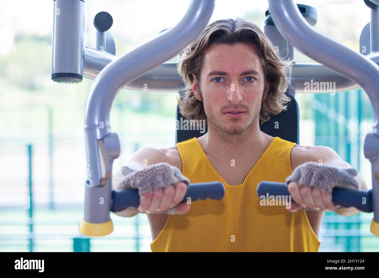 man working out on a pec deck at the gym Stock Photo